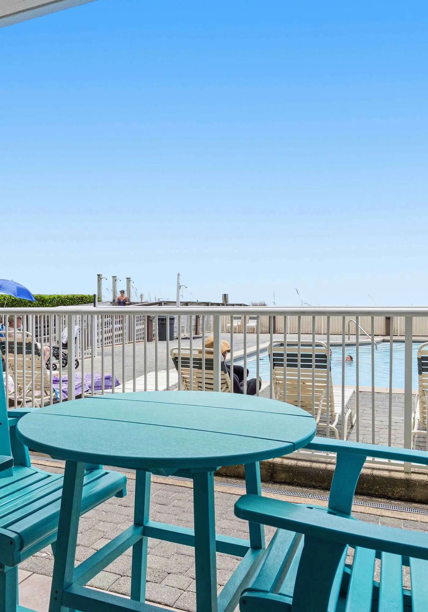 Ground floor, oceanfront condo with pool, fast WiFi & seasonal beach service
