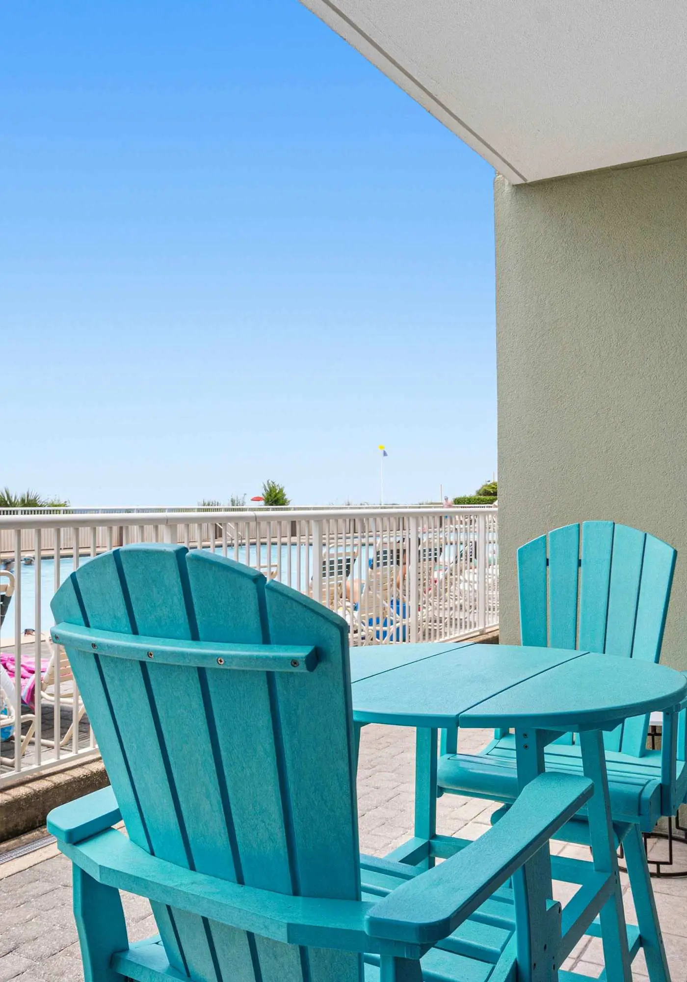 Ground floor, oceanfront condo with pool, fast WiFi & seasonal beach service