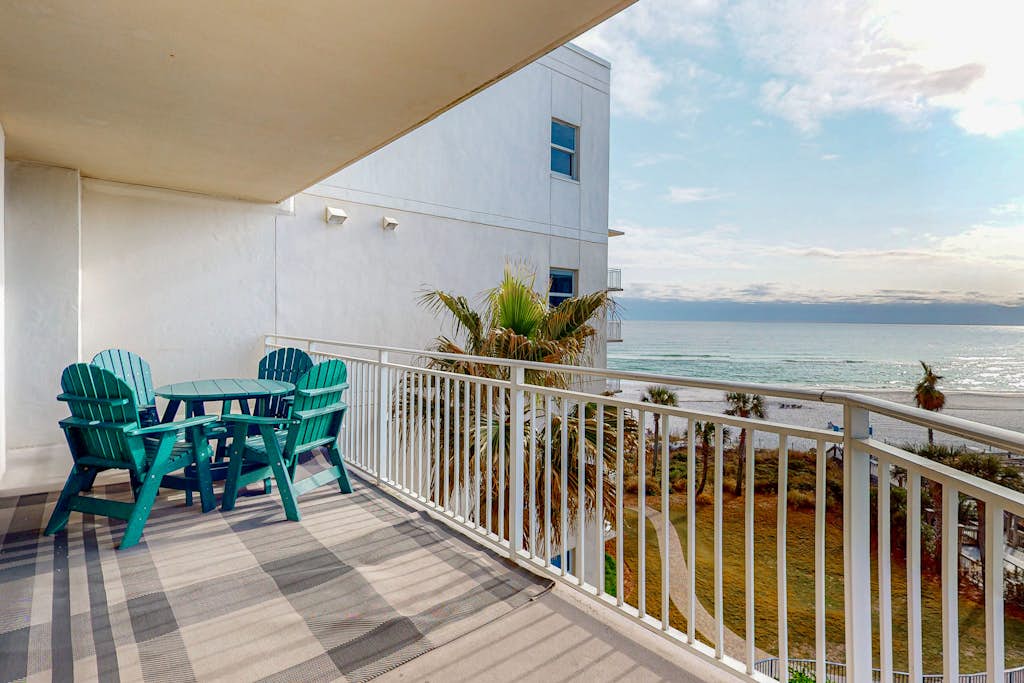 Beautiful beachfront home with balcony, shared pool and beach access