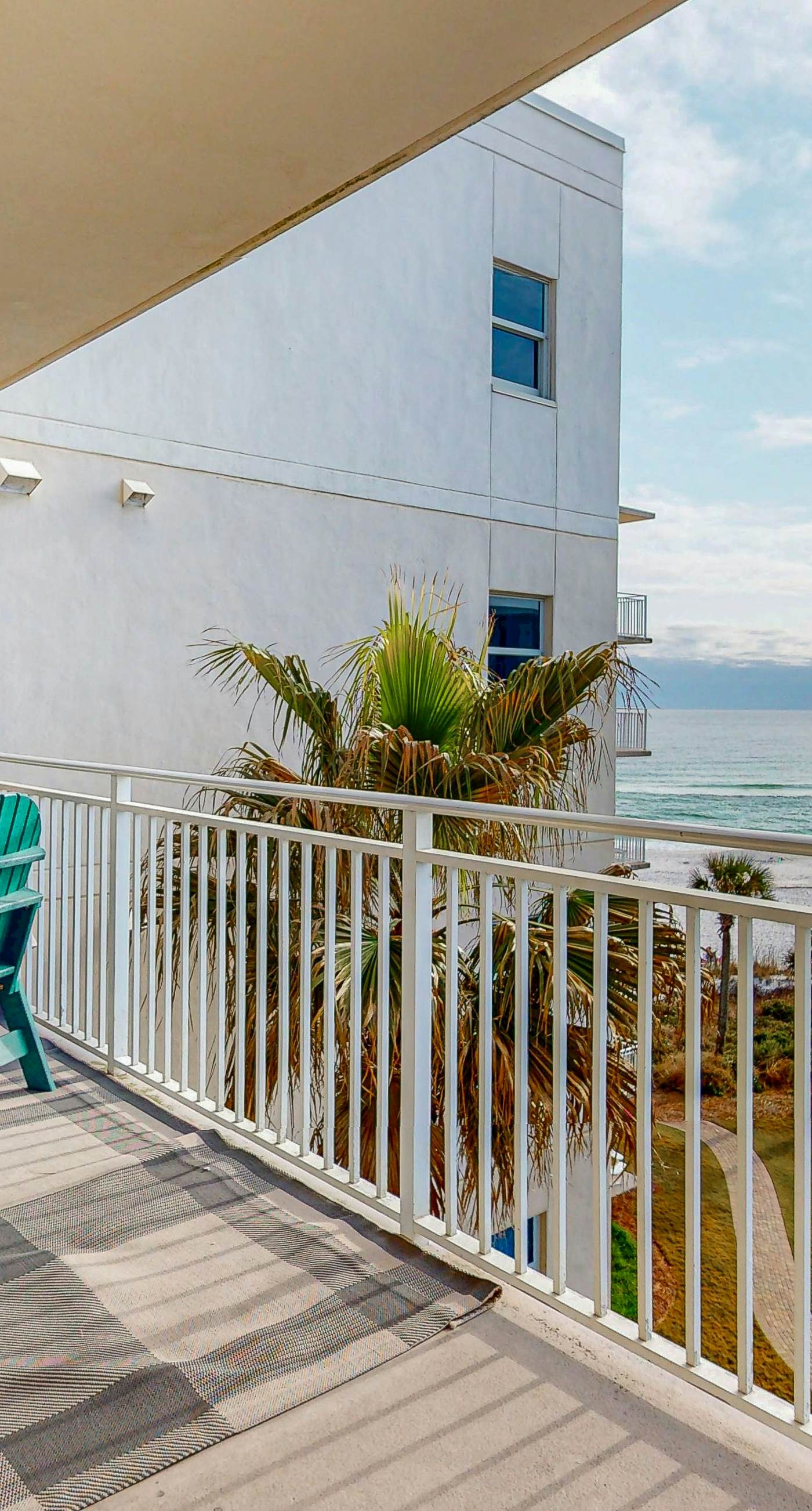Beautiful beachfront home with balcony, shared pool and beach access