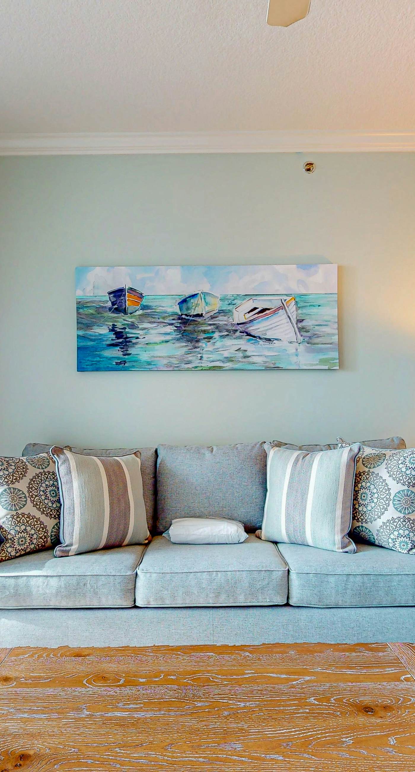 Beautiful beachfront home with balcony, shared pool and beach access