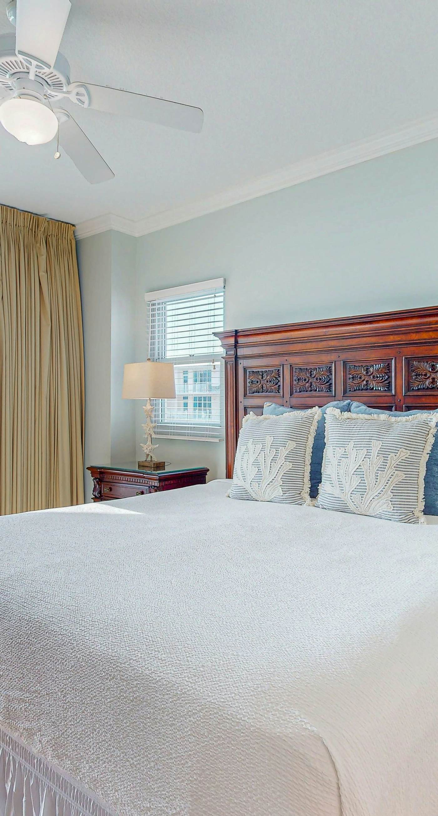 Beautiful beachfront home with balcony, shared pool and beach access