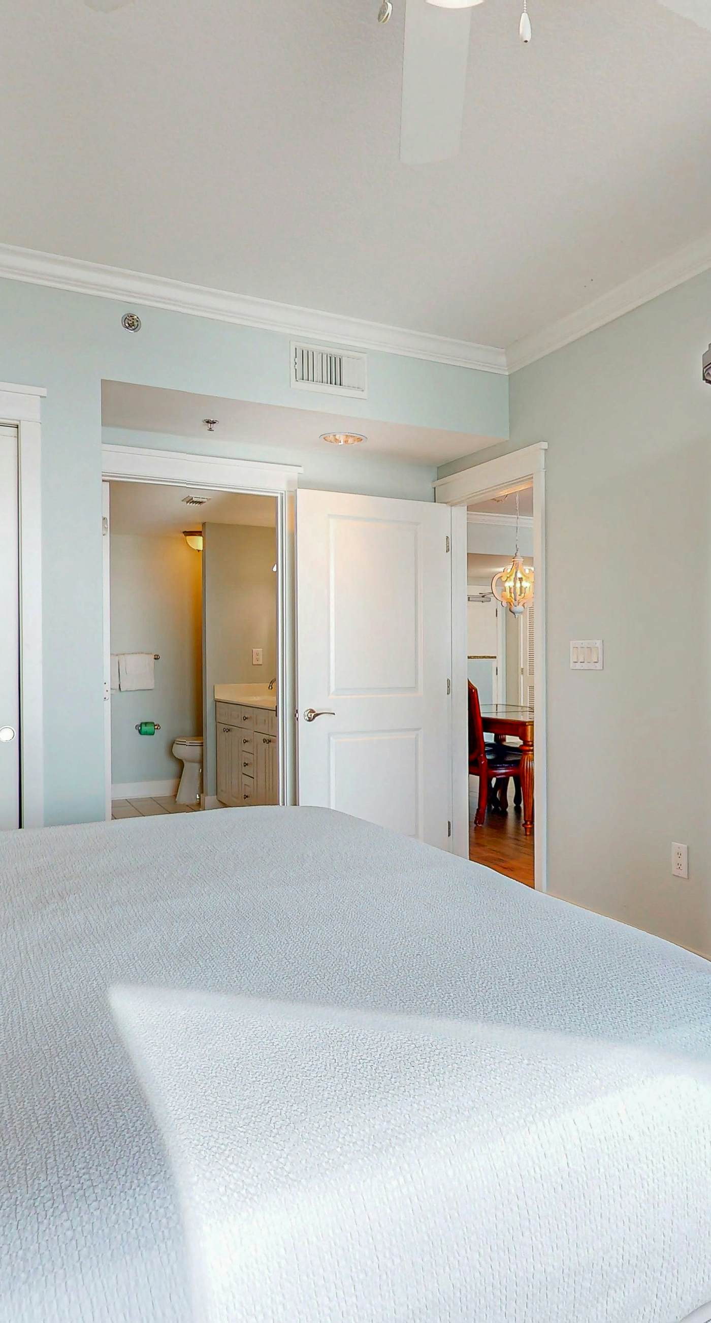 Beautiful beachfront home with balcony, shared pool and beach access