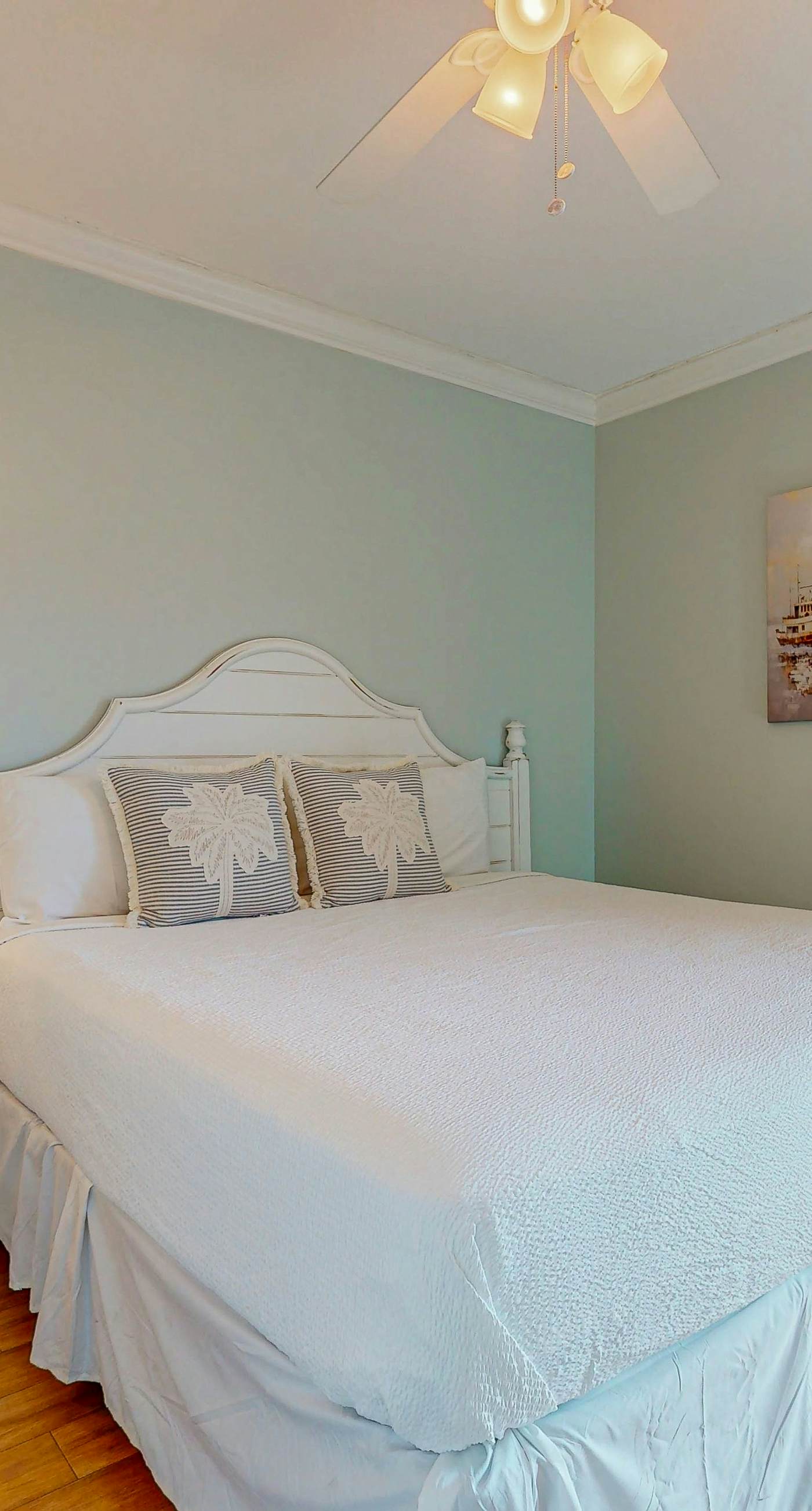 Beautiful beachfront home with balcony, shared pool and beach access