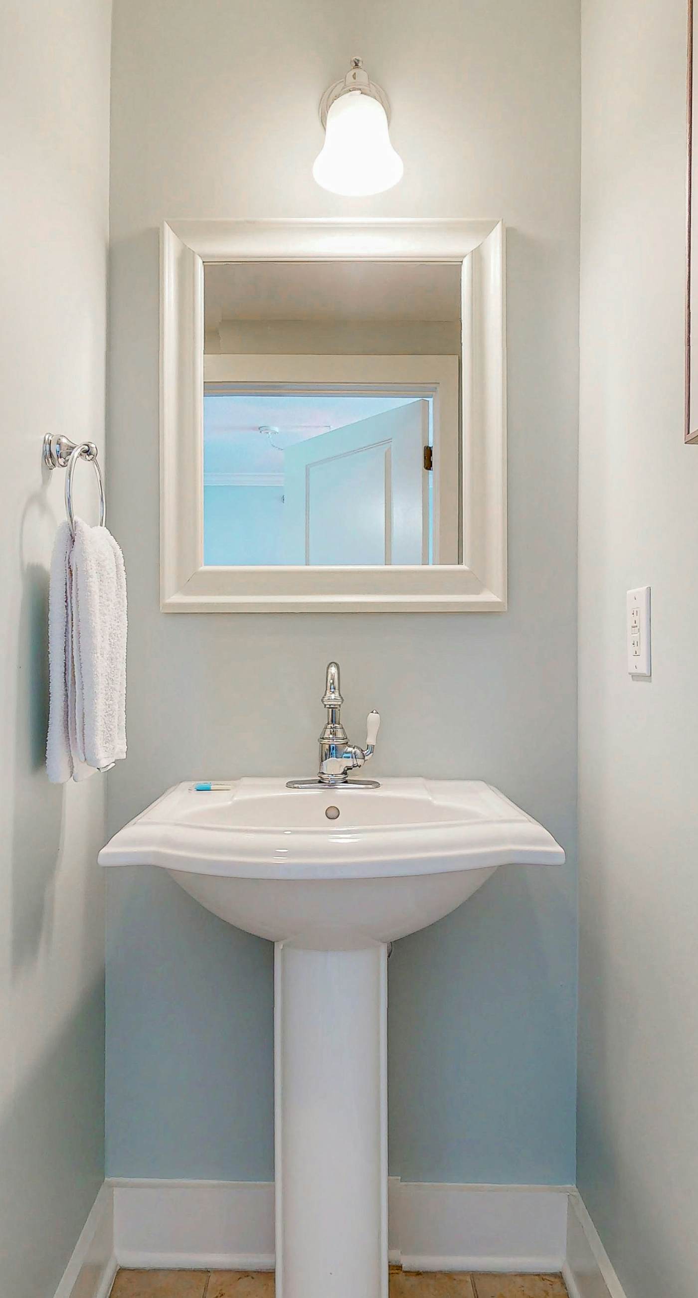 Beautiful beachfront home with balcony, shared pool and beach access