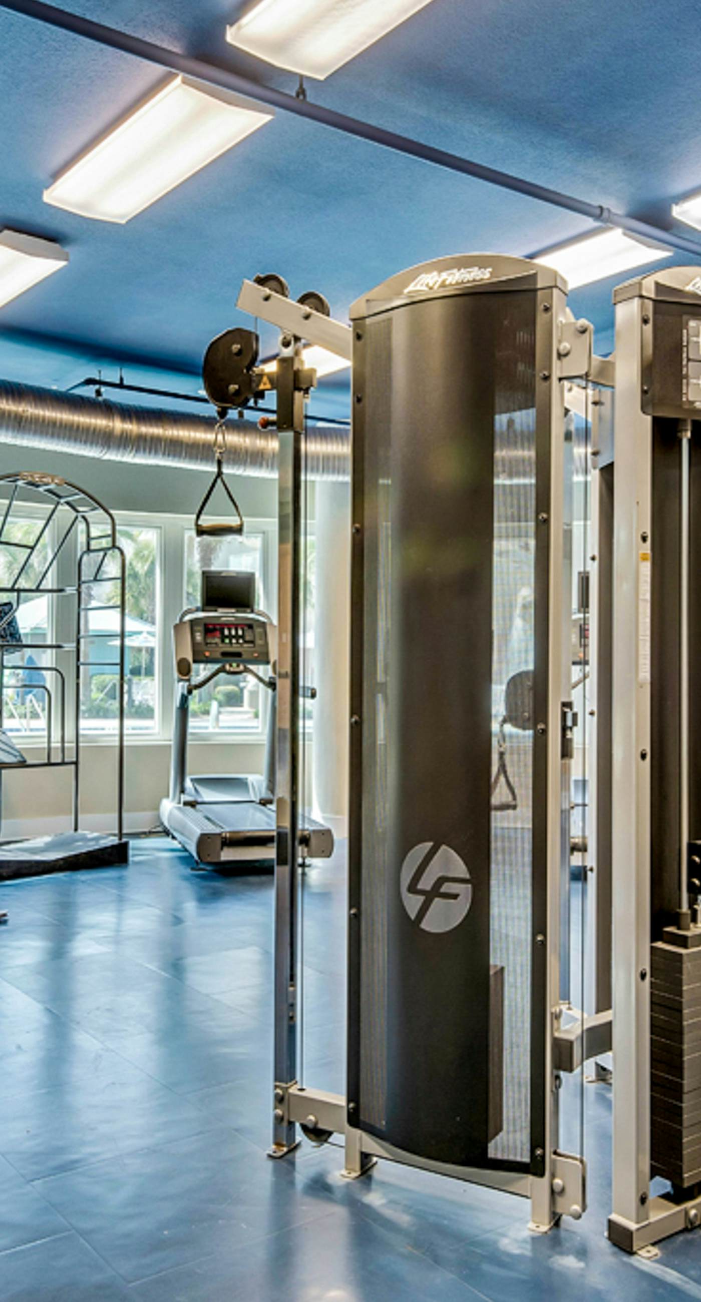 Beautiful beachfront home with balcony, shared pool and beach access