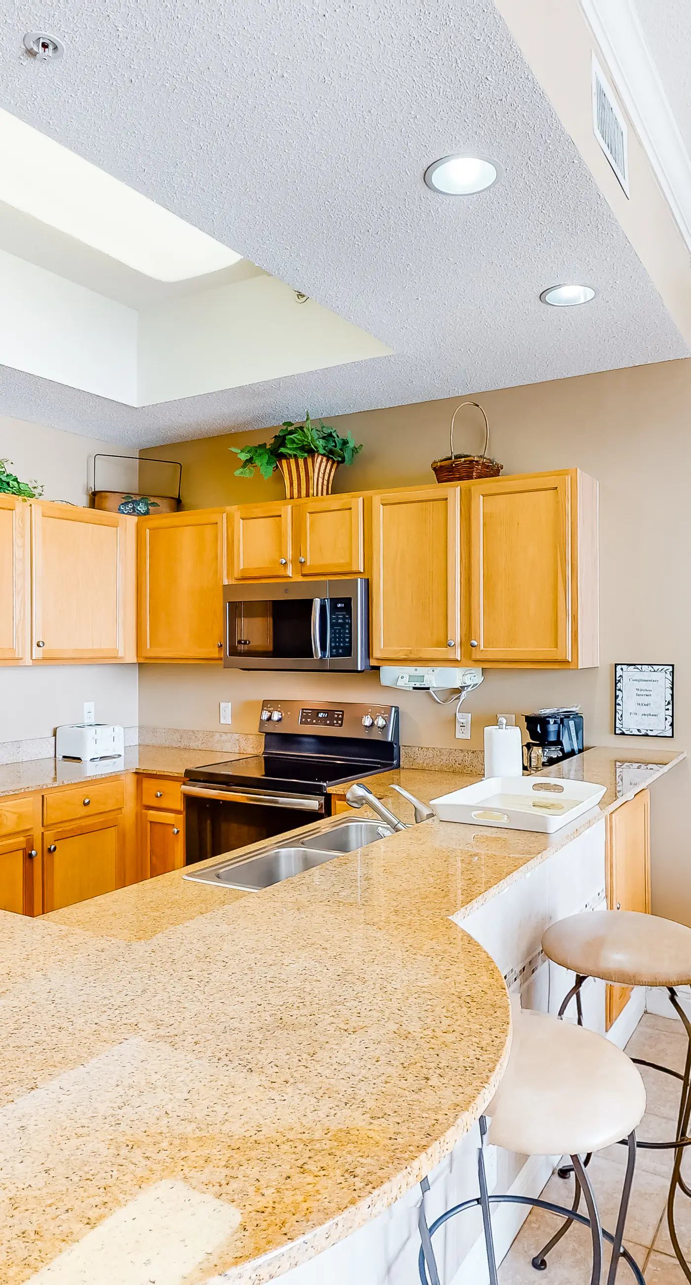 Waters Edge 607- Welcoming 6th Floor Condo Incredible Gulf-Front Views Near Local Activities