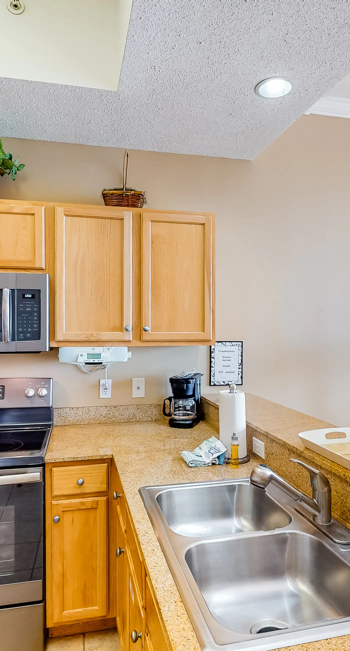 Waters Edge 607- Welcoming 6th Floor Condo Incredible Gulf-Front Views Near Local Activities