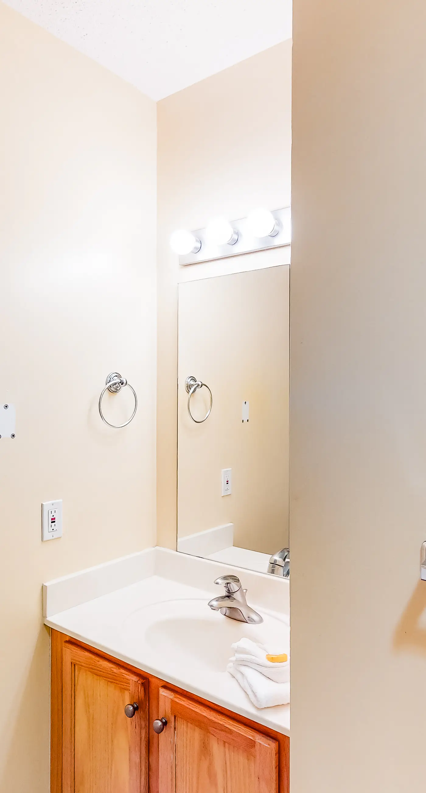 Waters Edge 607- Welcoming 6th Floor Condo Incredible Gulf-Front Views Near Local Activities