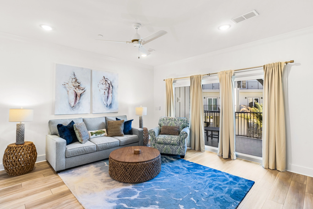 Luxury condo at prime local, beach/roof-top access, private pool, and gym