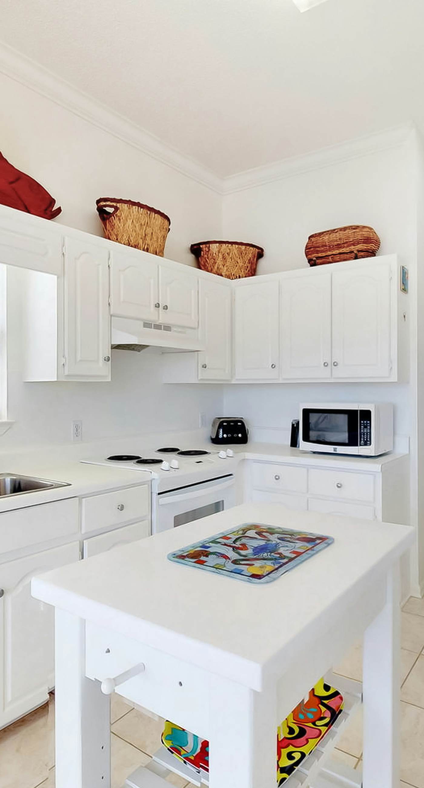 Beautiful dog-friendly home steps away from the beach