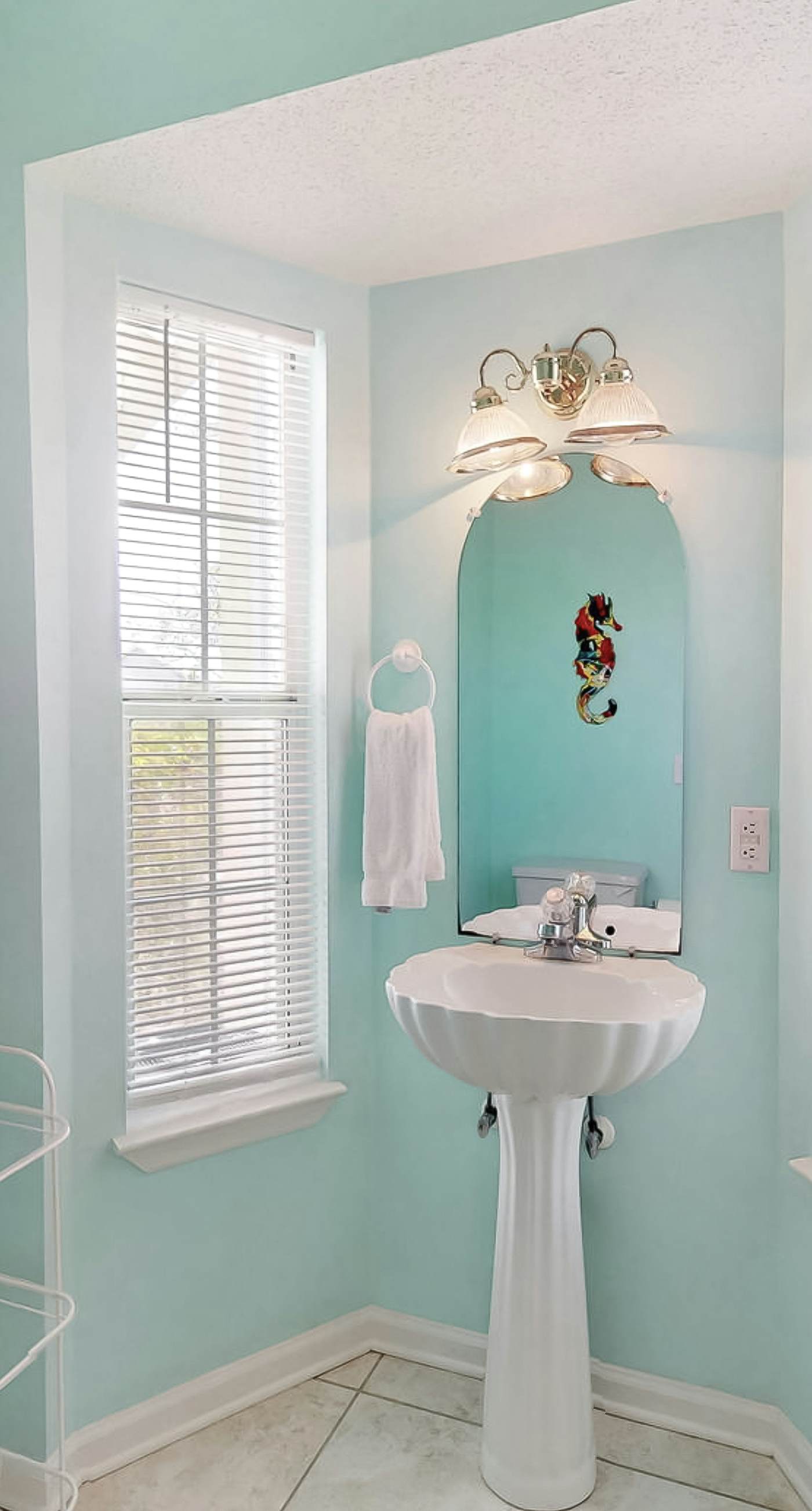 Beautiful dog-friendly home steps away from the beach