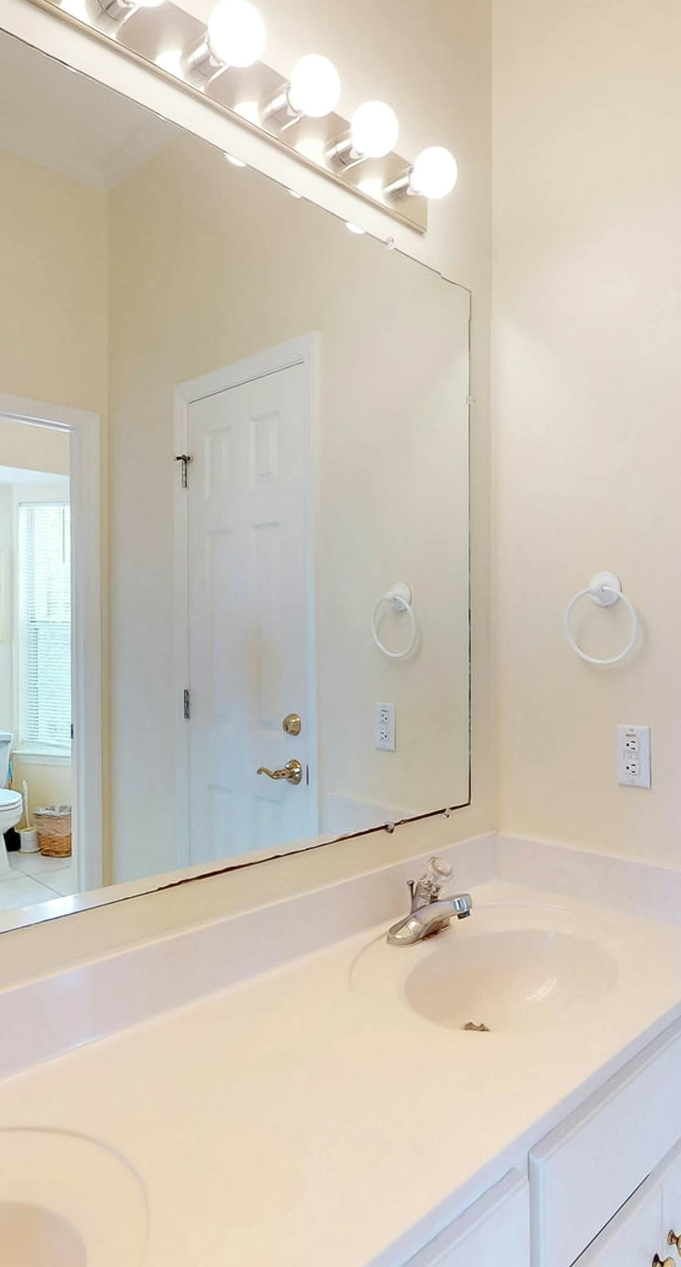 Beautiful dog-friendly home steps away from the beach