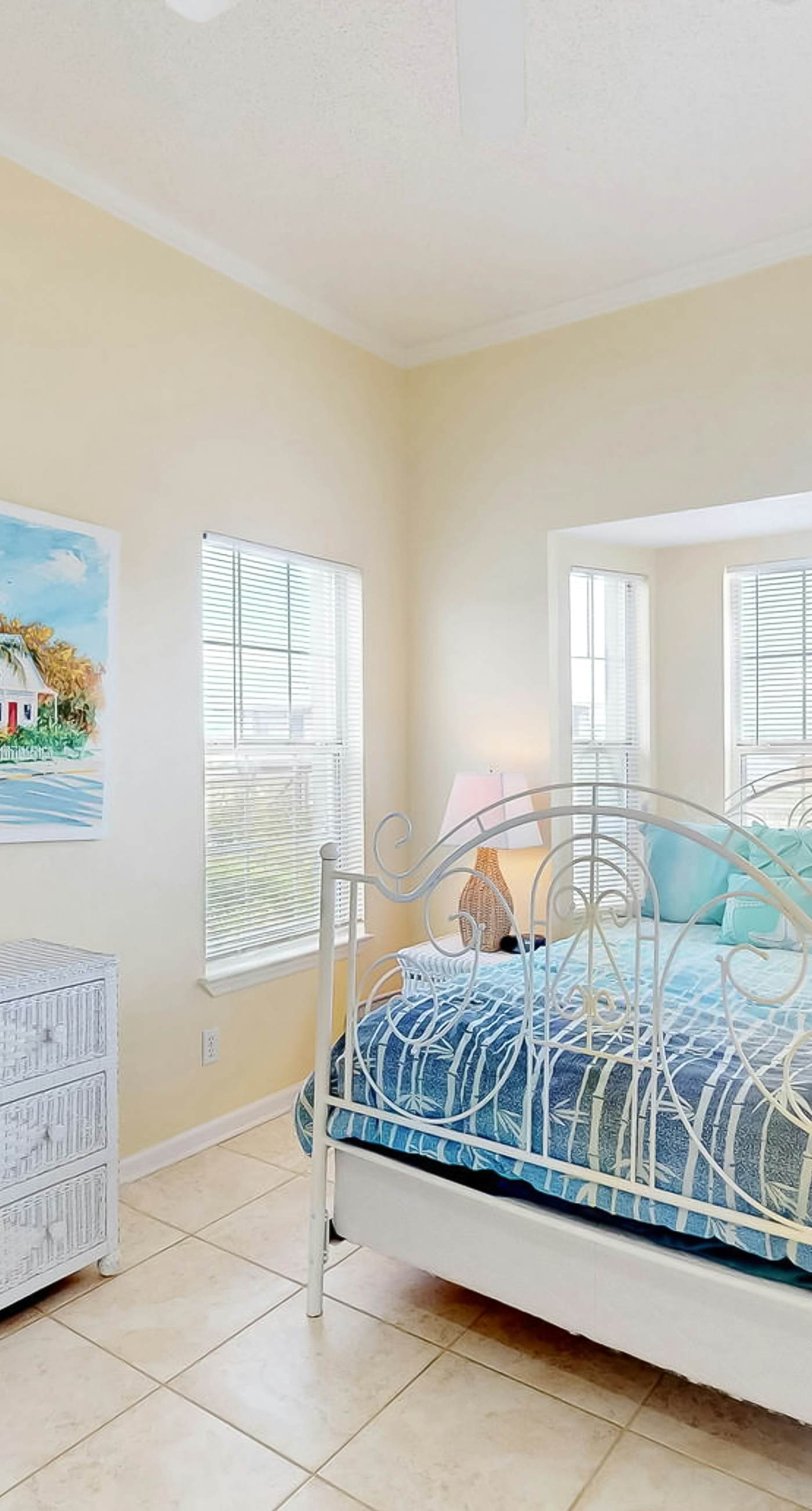 Beautiful dog-friendly home steps away from the beach