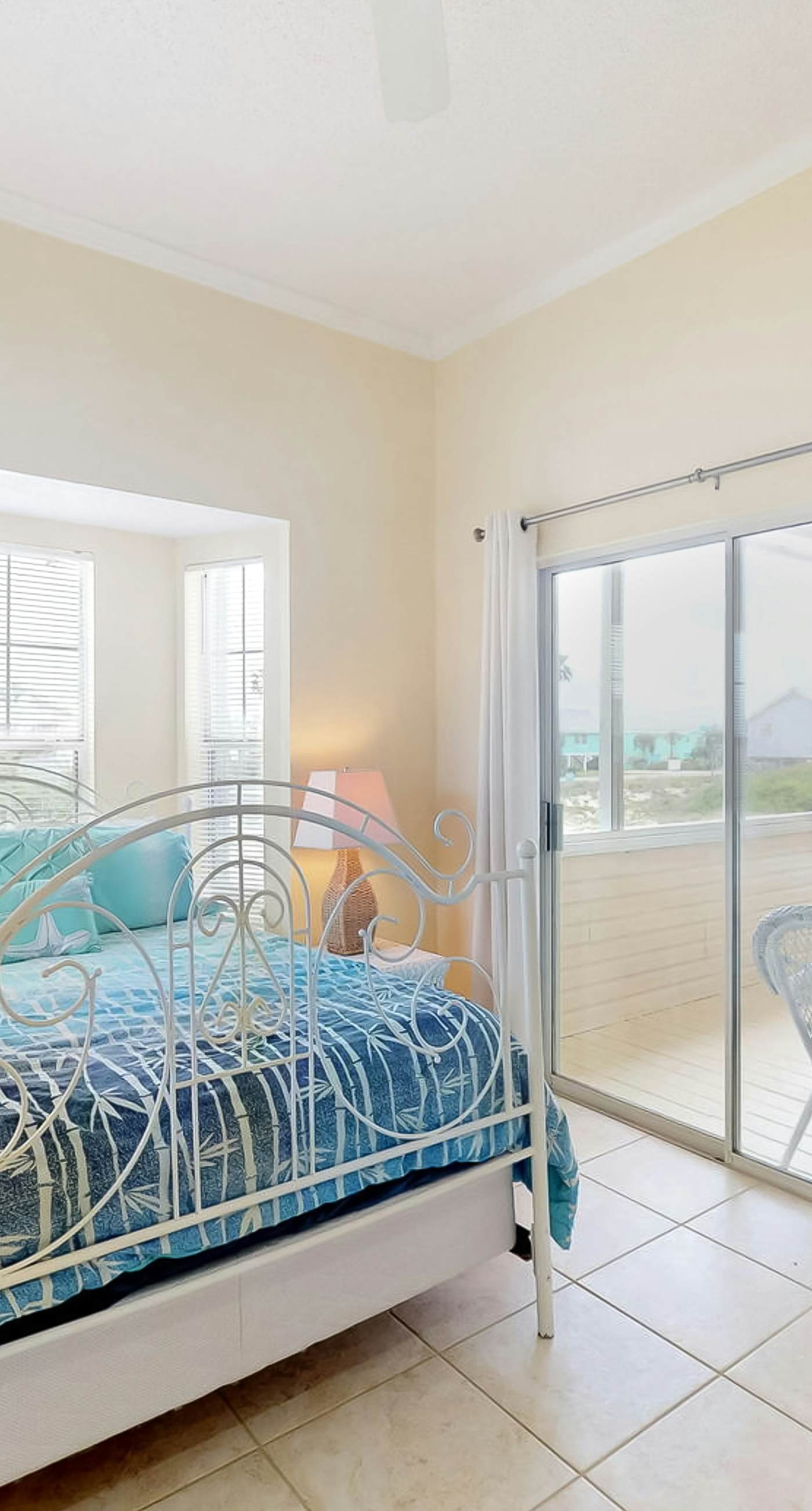 Beautiful dog-friendly home steps away from the beach