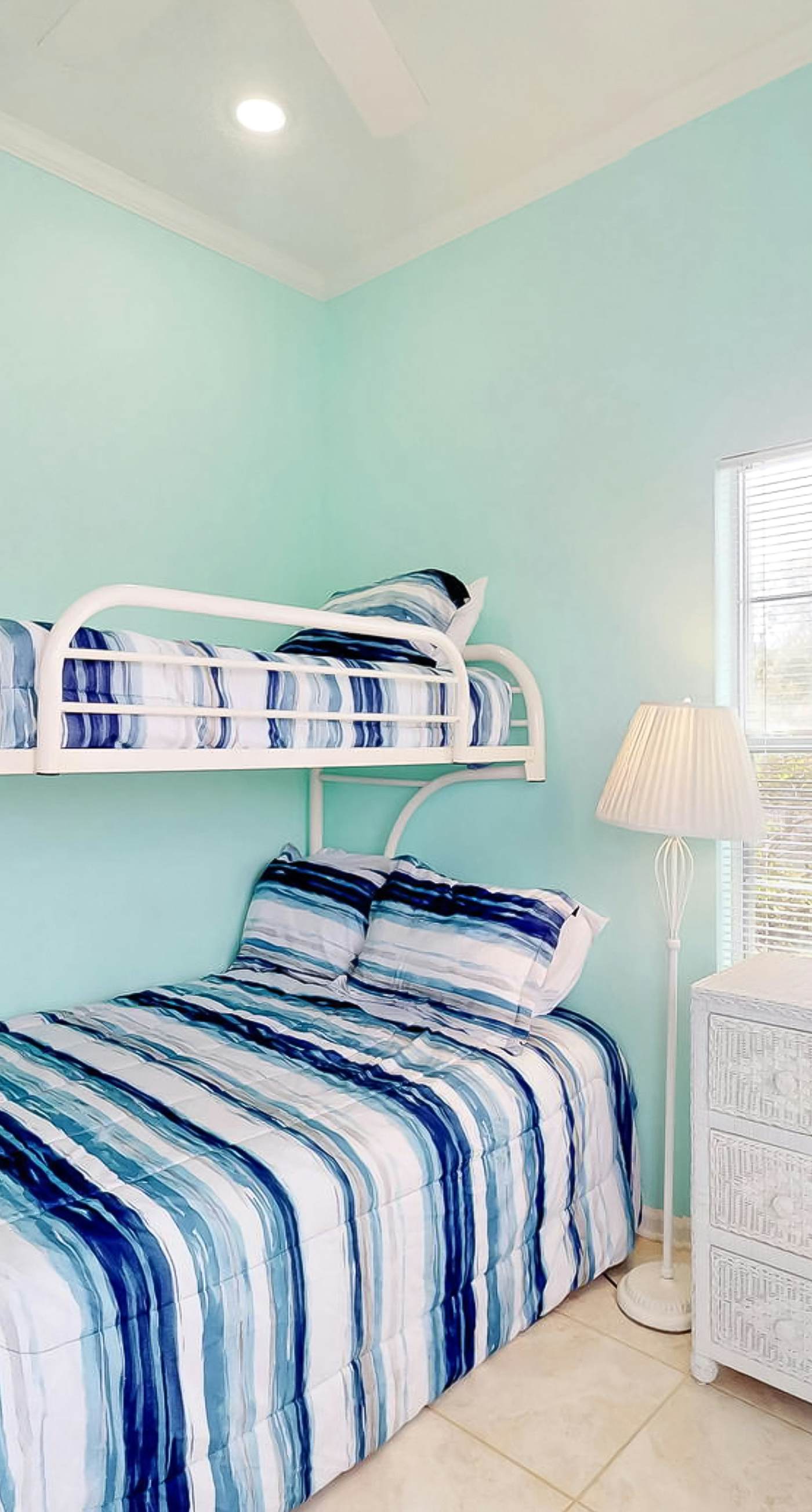 Beautiful dog-friendly home steps away from the beach