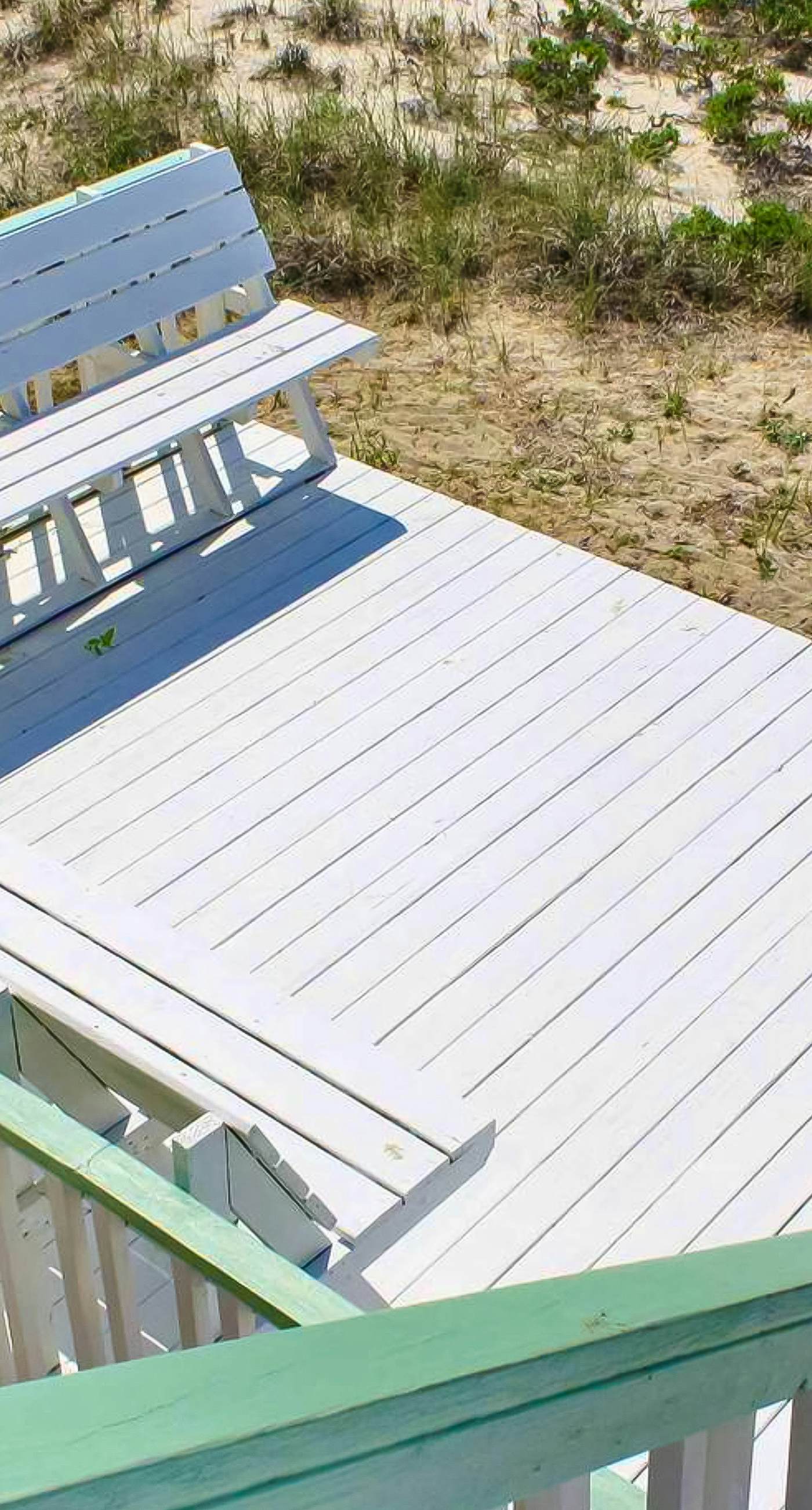 Beautiful dog-friendly home steps away from the beach