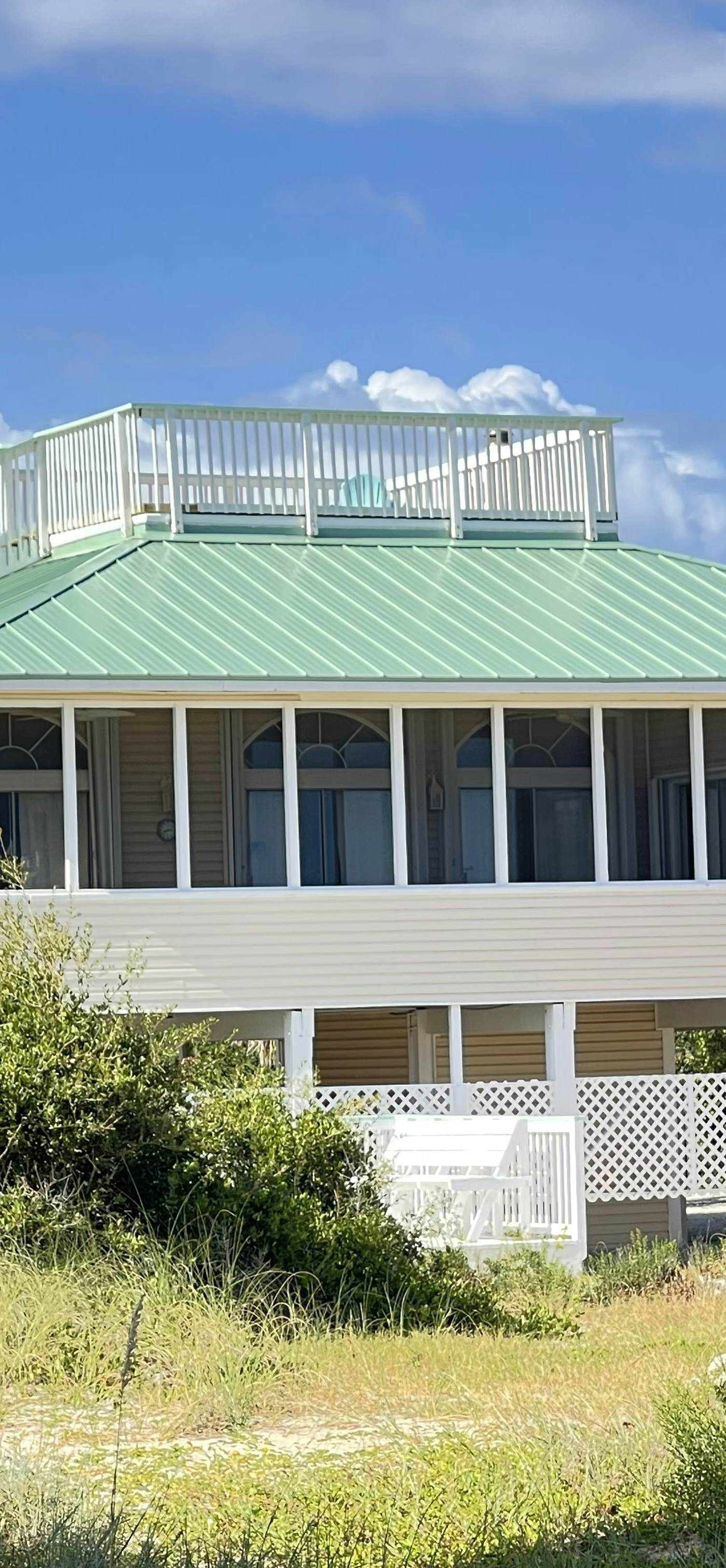 Beautiful dog-friendly home steps away from the beach