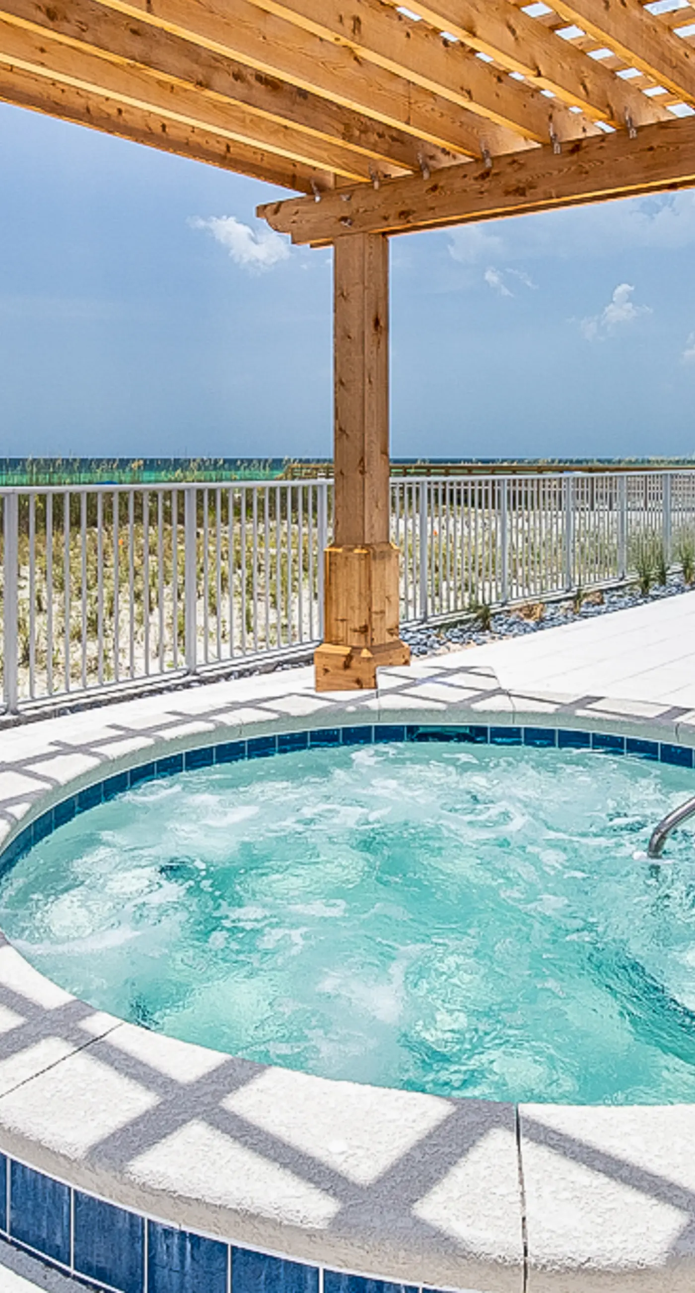 Blu 507 - Luxurious gulf front condo with private balcony, shared pool & beach access