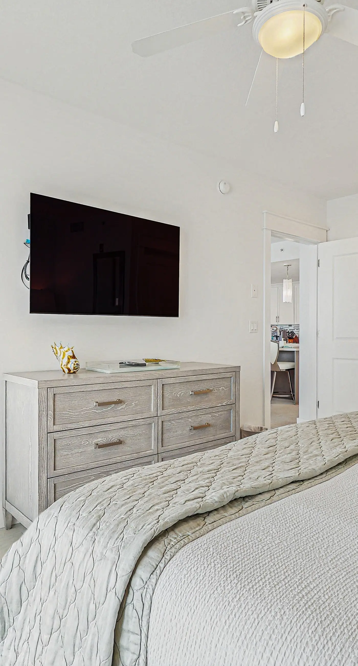 Blu 507 - Luxurious gulf front condo with private balcony, shared pool & beach access