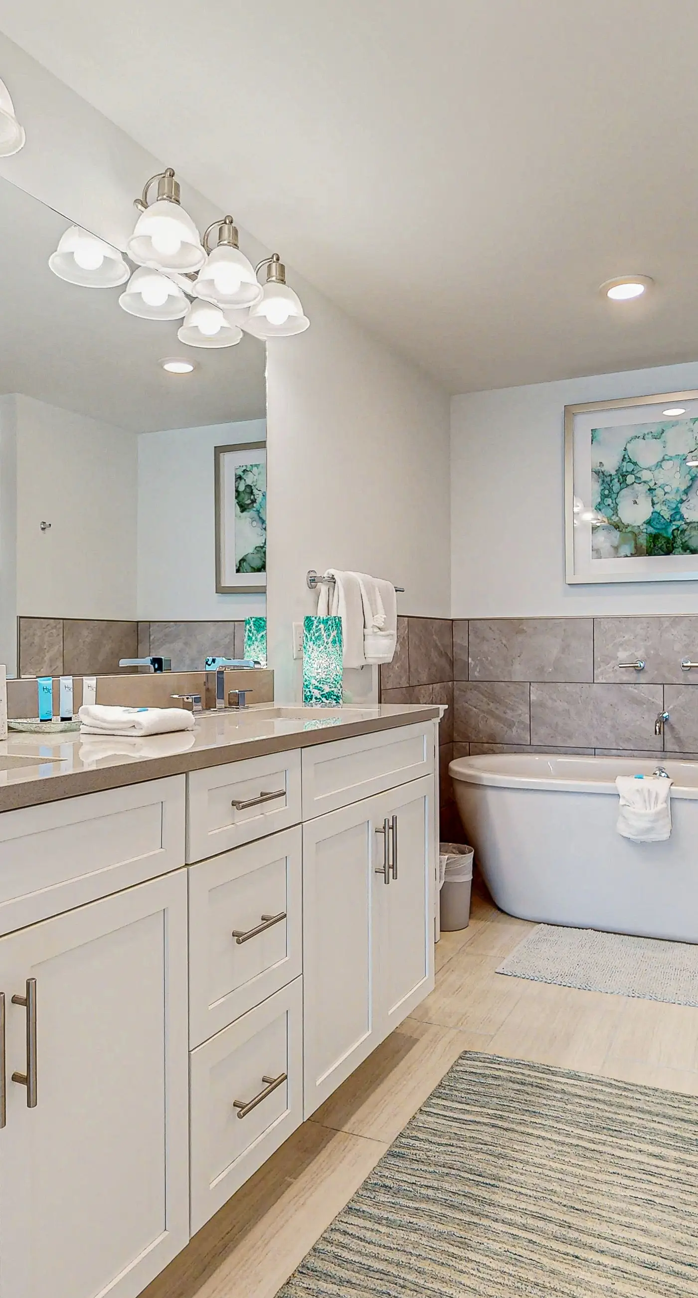 Blu 507 - Luxurious gulf front condo with private balcony, shared pool & beach access