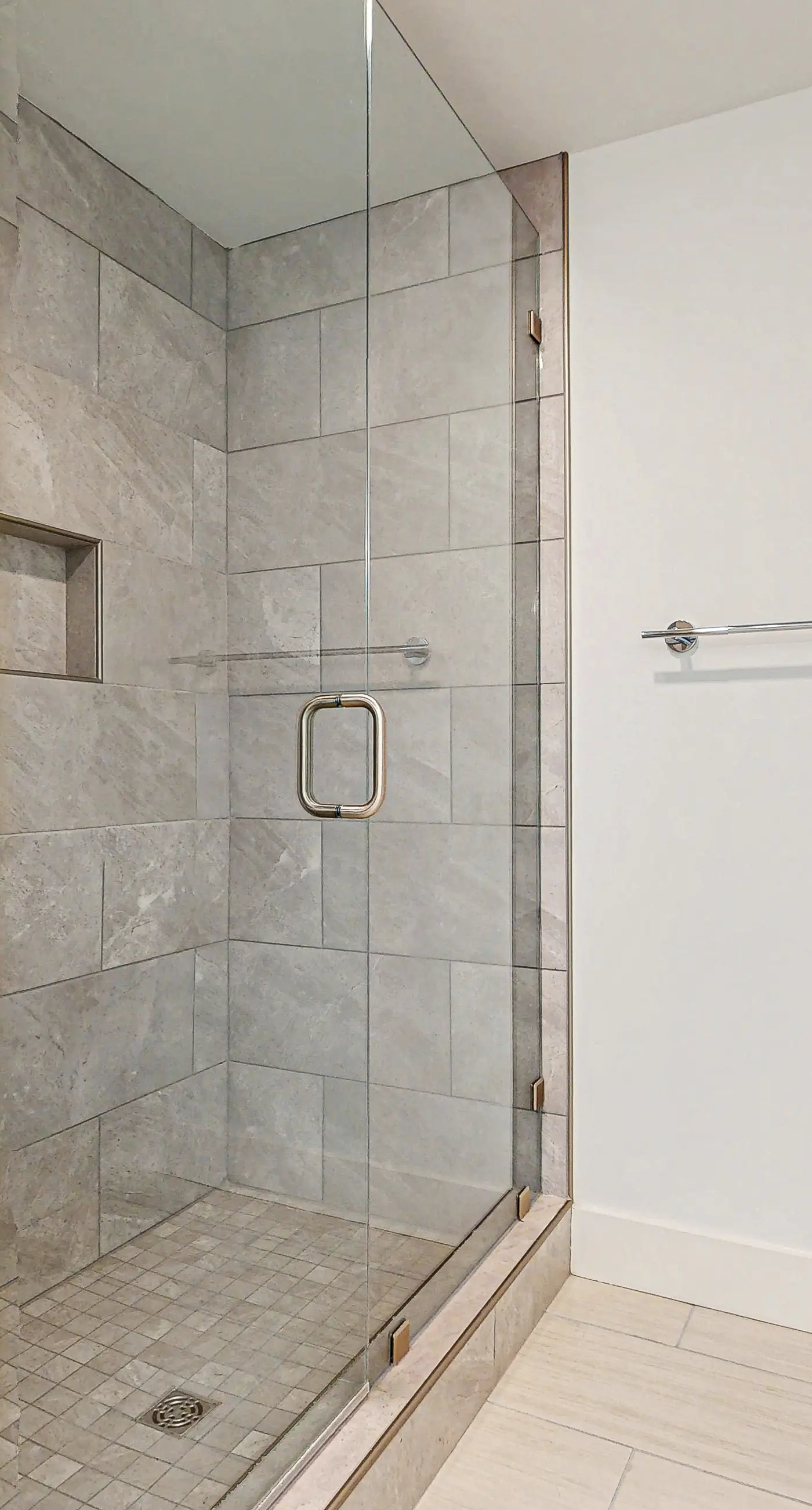 Blu 507 - Luxurious gulf front condo with private balcony, shared pool & beach access