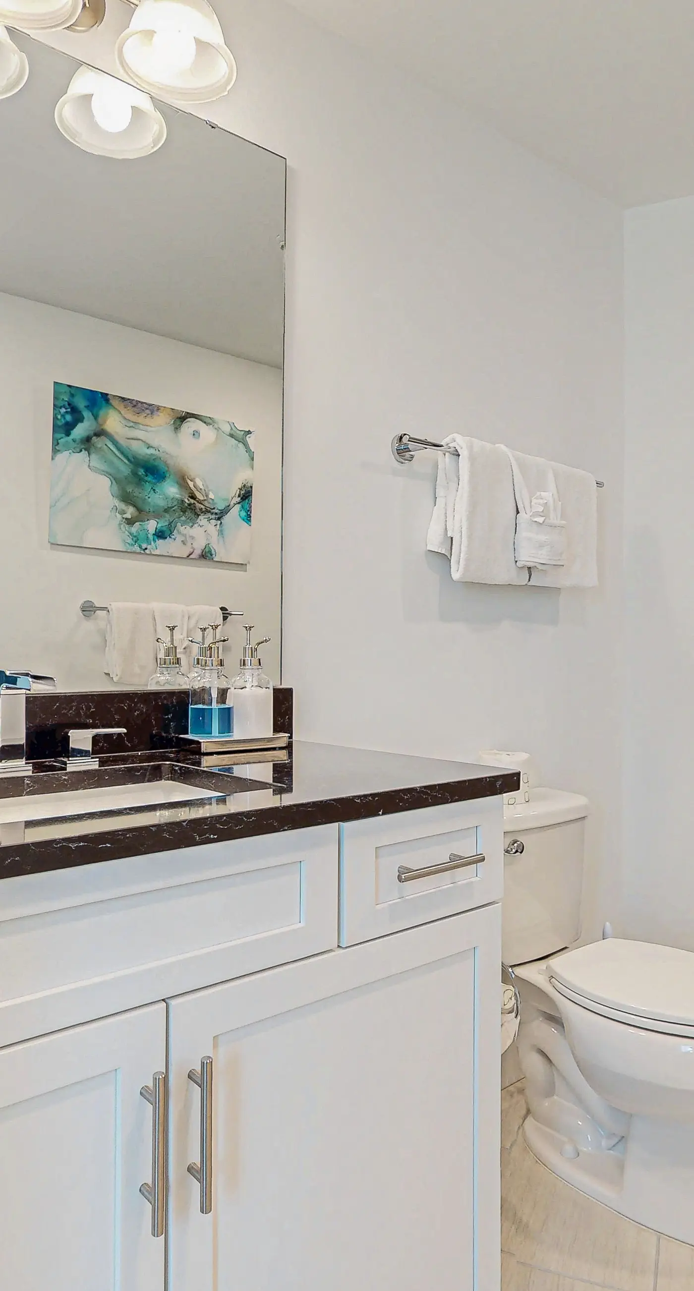 Blu 507 - Luxurious gulf front condo with private balcony, shared pool & beach access