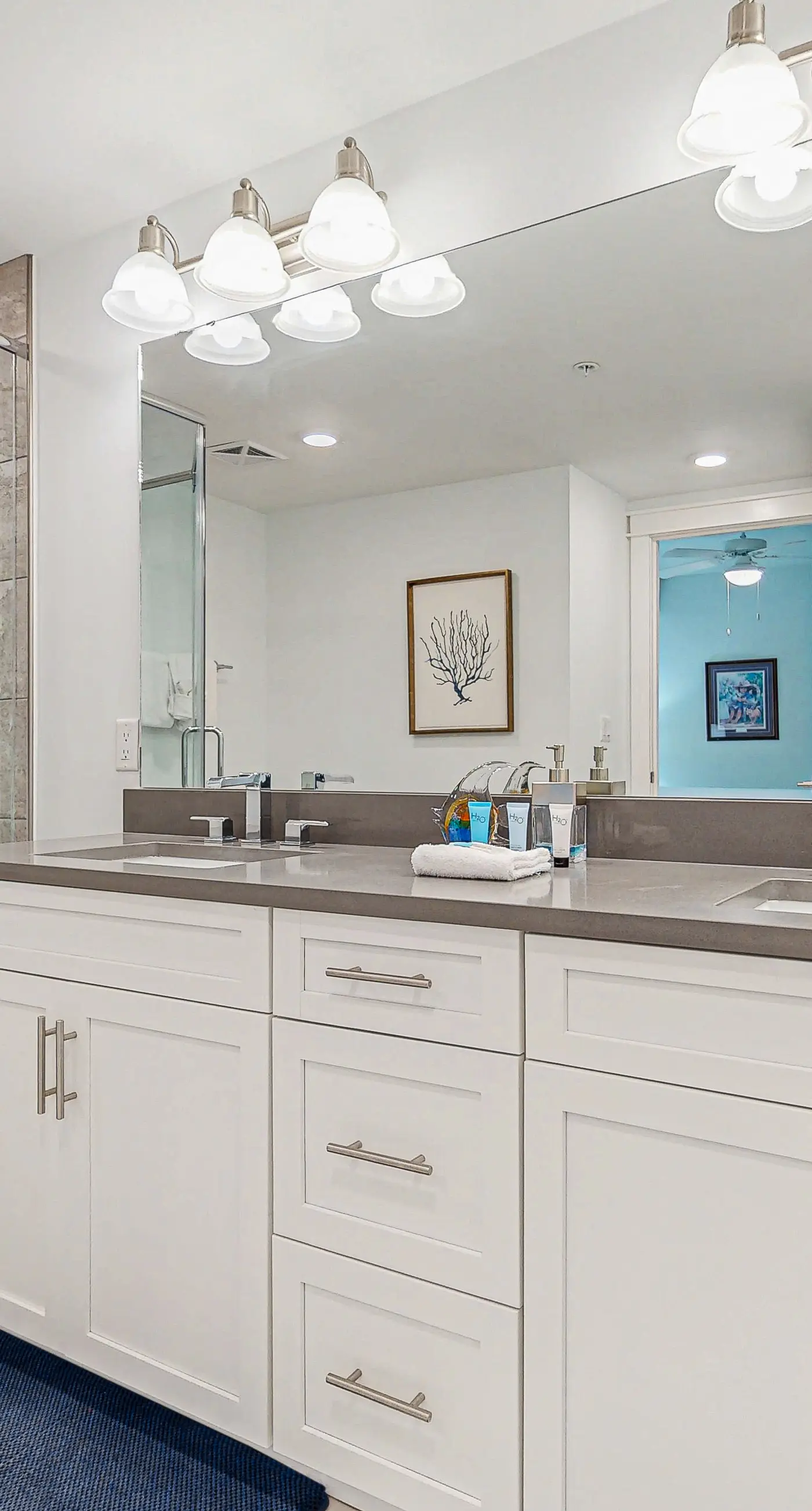 Blu 507 - Luxurious gulf front condo with private balcony, shared pool & beach access