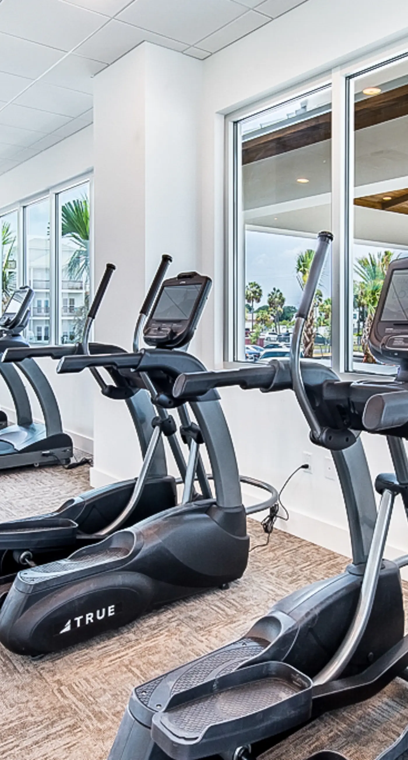 Blu 507 - Luxurious gulf front condo with private balcony, shared pool & beach access