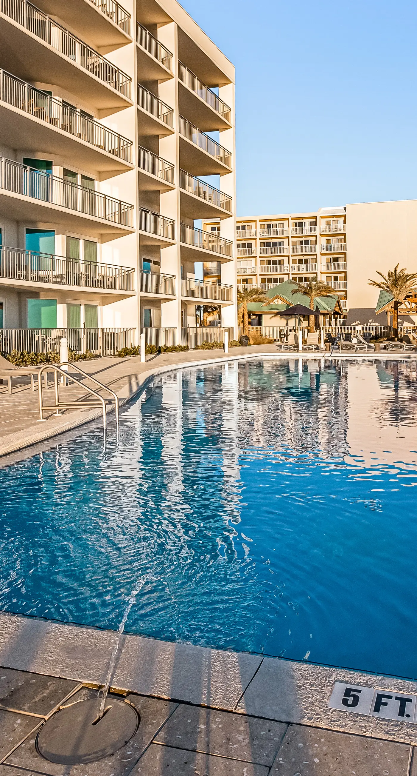 Blu 507 - Luxurious gulf front condo with private balcony, shared pool & beach access