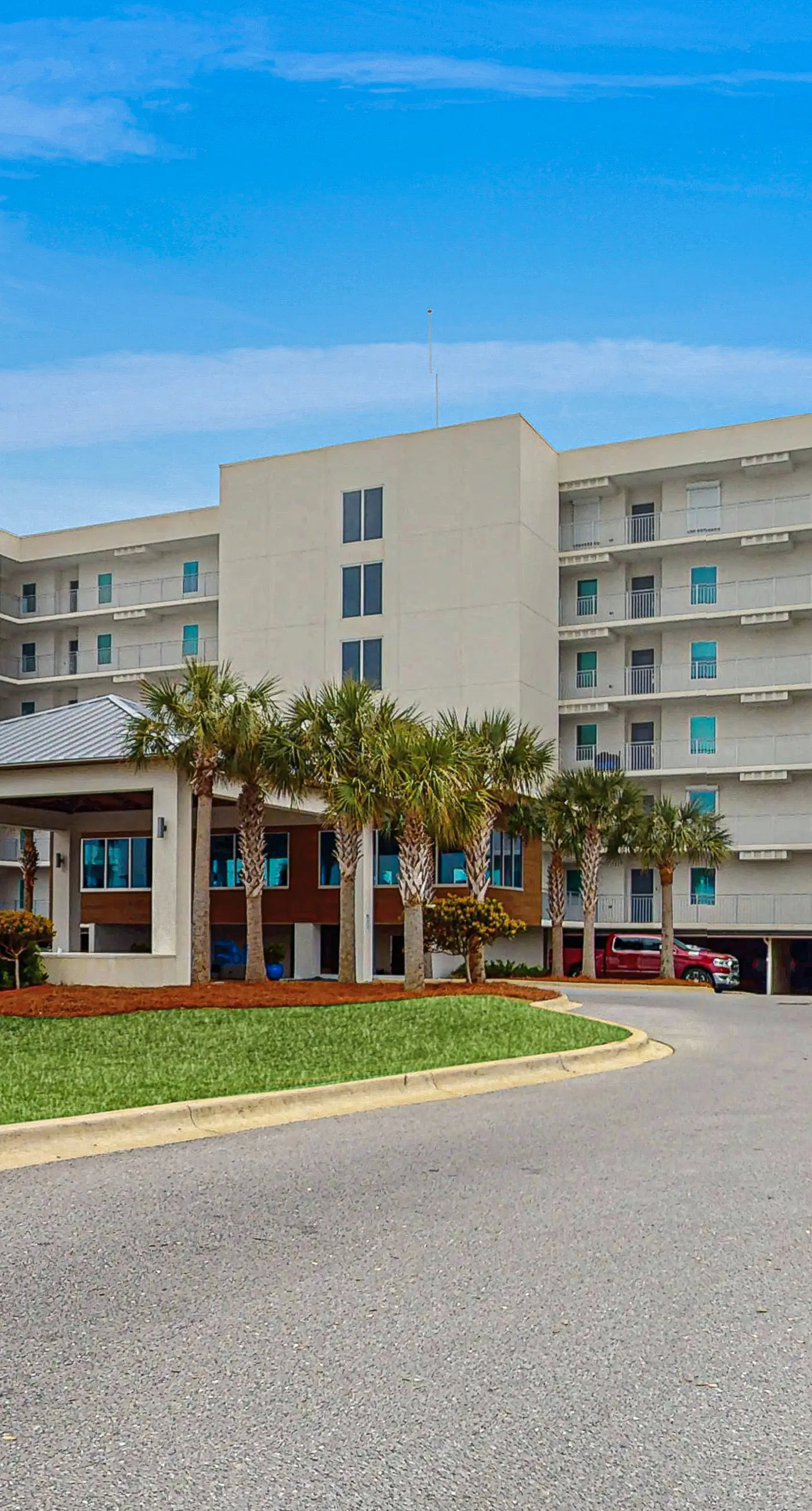 Blu 507 - Luxurious gulf front condo with private balcony, shared pool & beach access