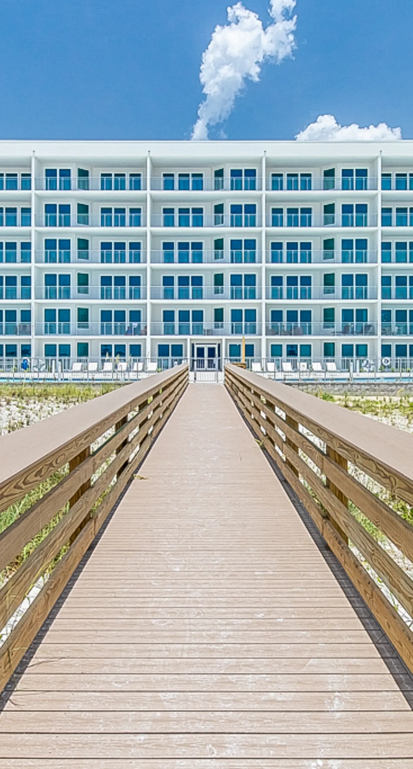 Blu 507 - Luxurious gulf front condo with private balcony, shared pool & beach access