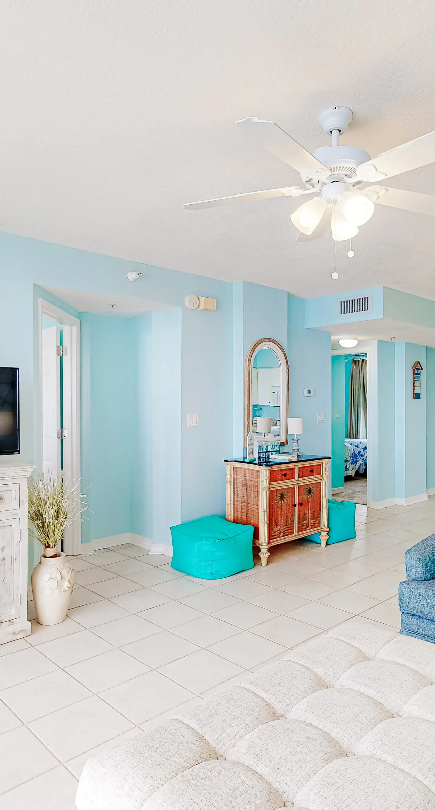 Fourth floor spacious, beachfront condo with views - close to entertainment
