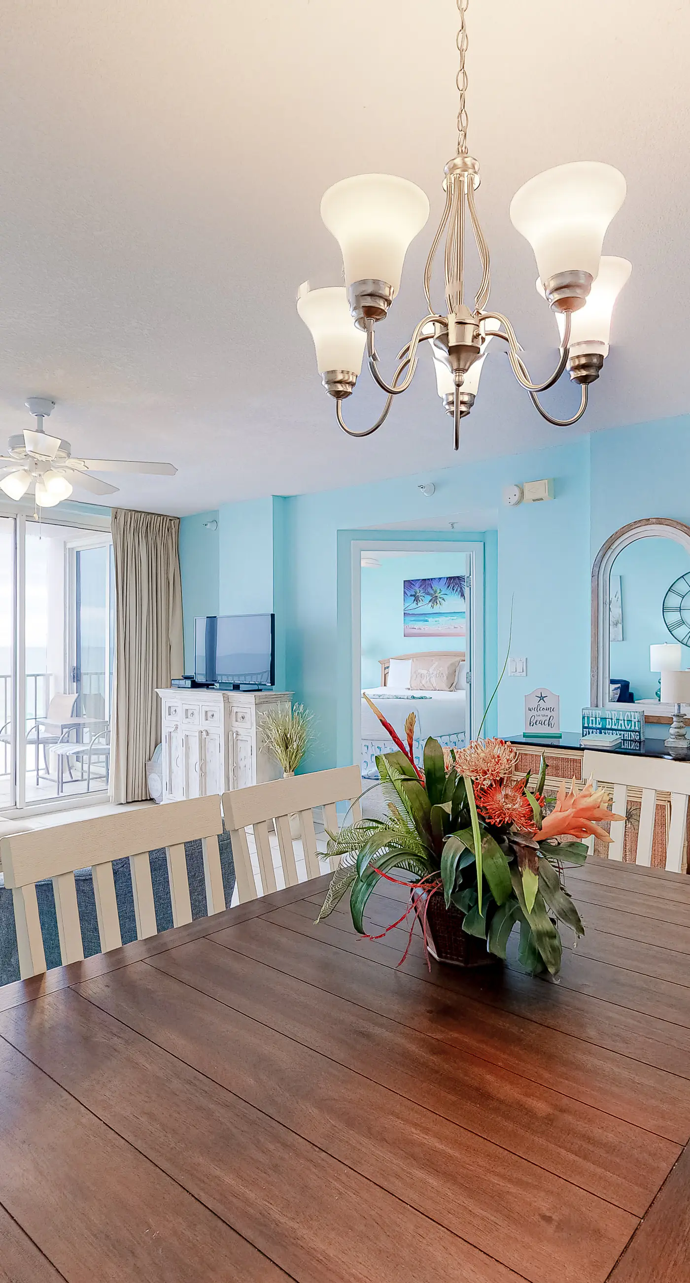 Fourth floor spacious, beachfront condo with views - close to entertainment