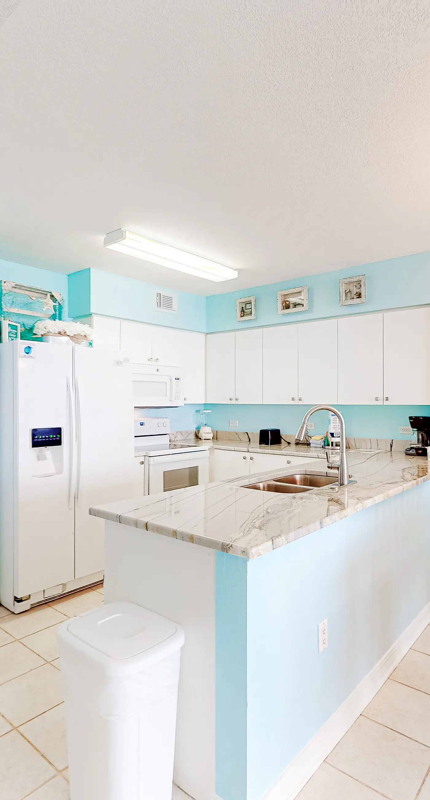Fourth floor spacious, beachfront condo with views - close to entertainment
