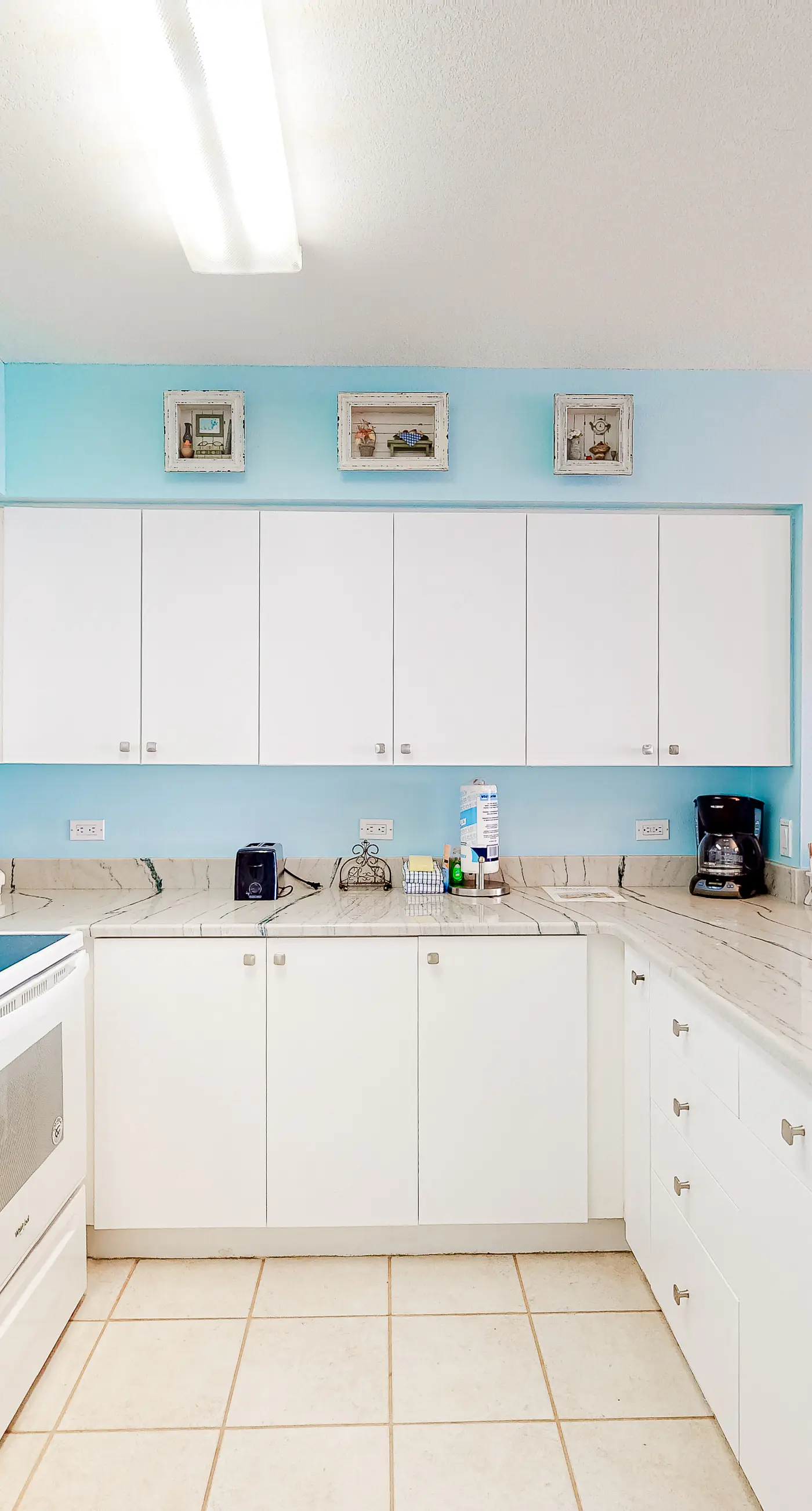 Fourth floor spacious, beachfront condo with views - close to entertainment
