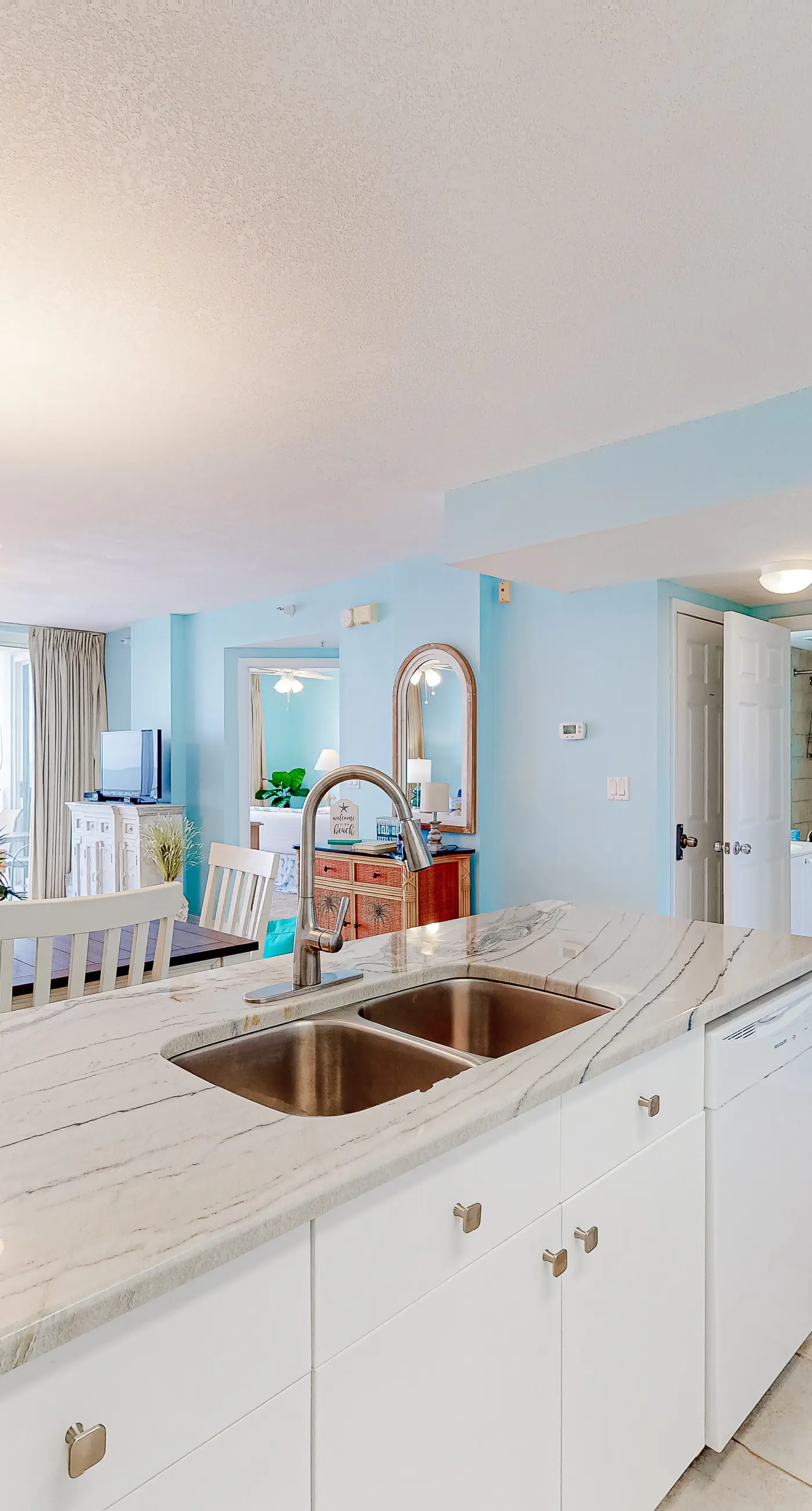Fourth floor spacious, beachfront condo with views - close to entertainment