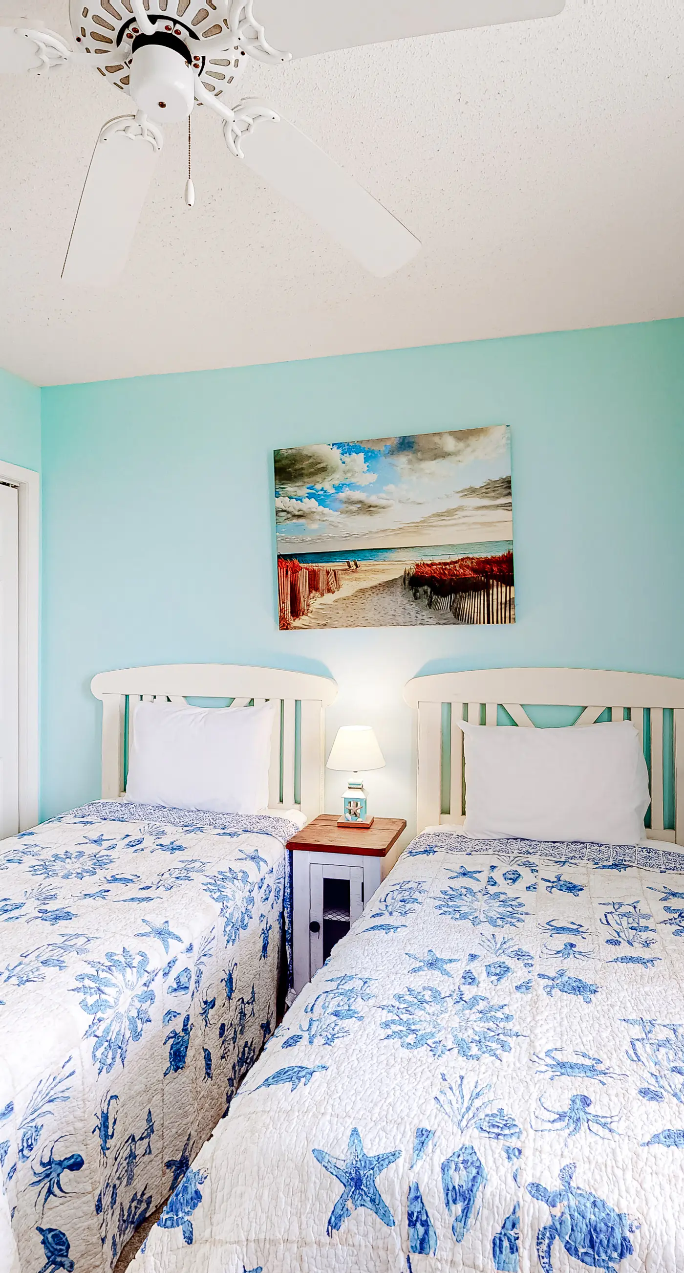 Fourth floor spacious, beachfront condo with views - close to entertainment
