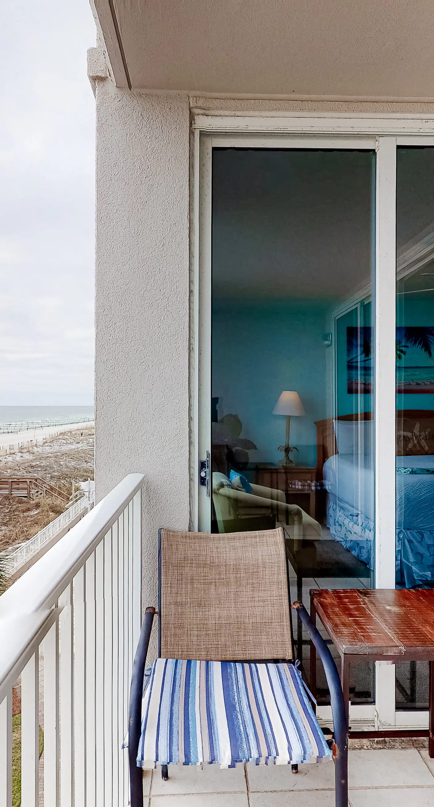 Fourth floor spacious, beachfront condo with views - close to entertainment
