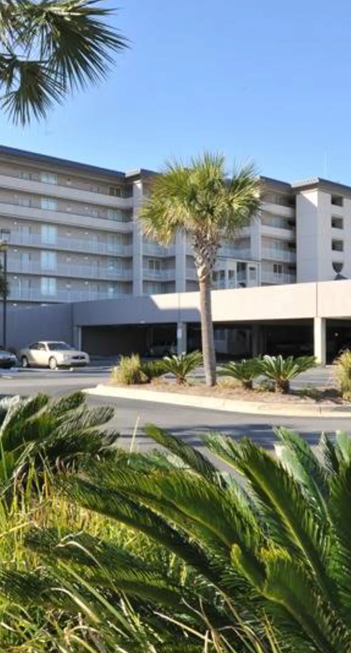 Fourth floor spacious, beachfront condo with views - close to entertainment