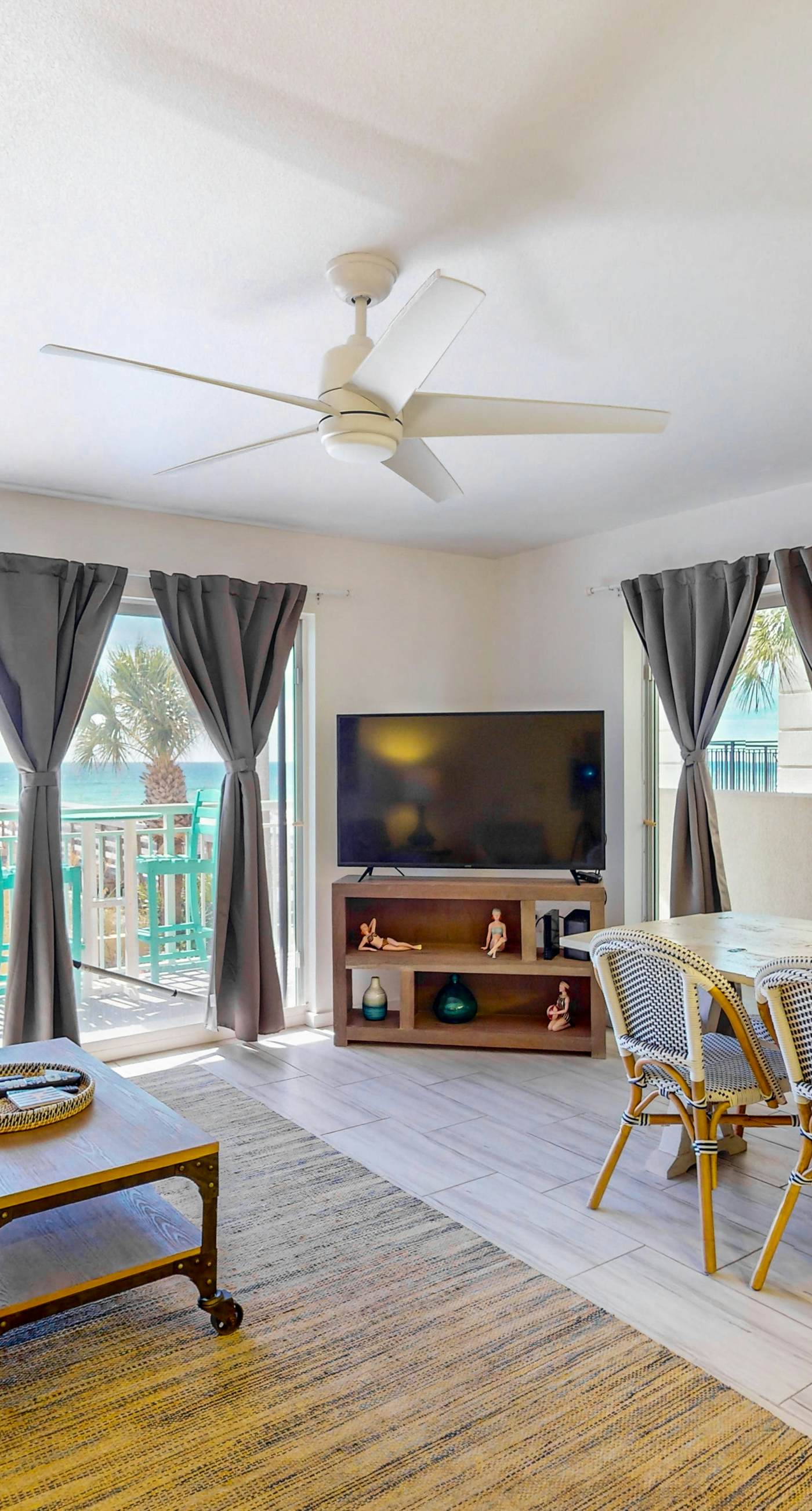 Pelican Isle 118-Beachfront Condo, gorgeous views, shared pool and beach access