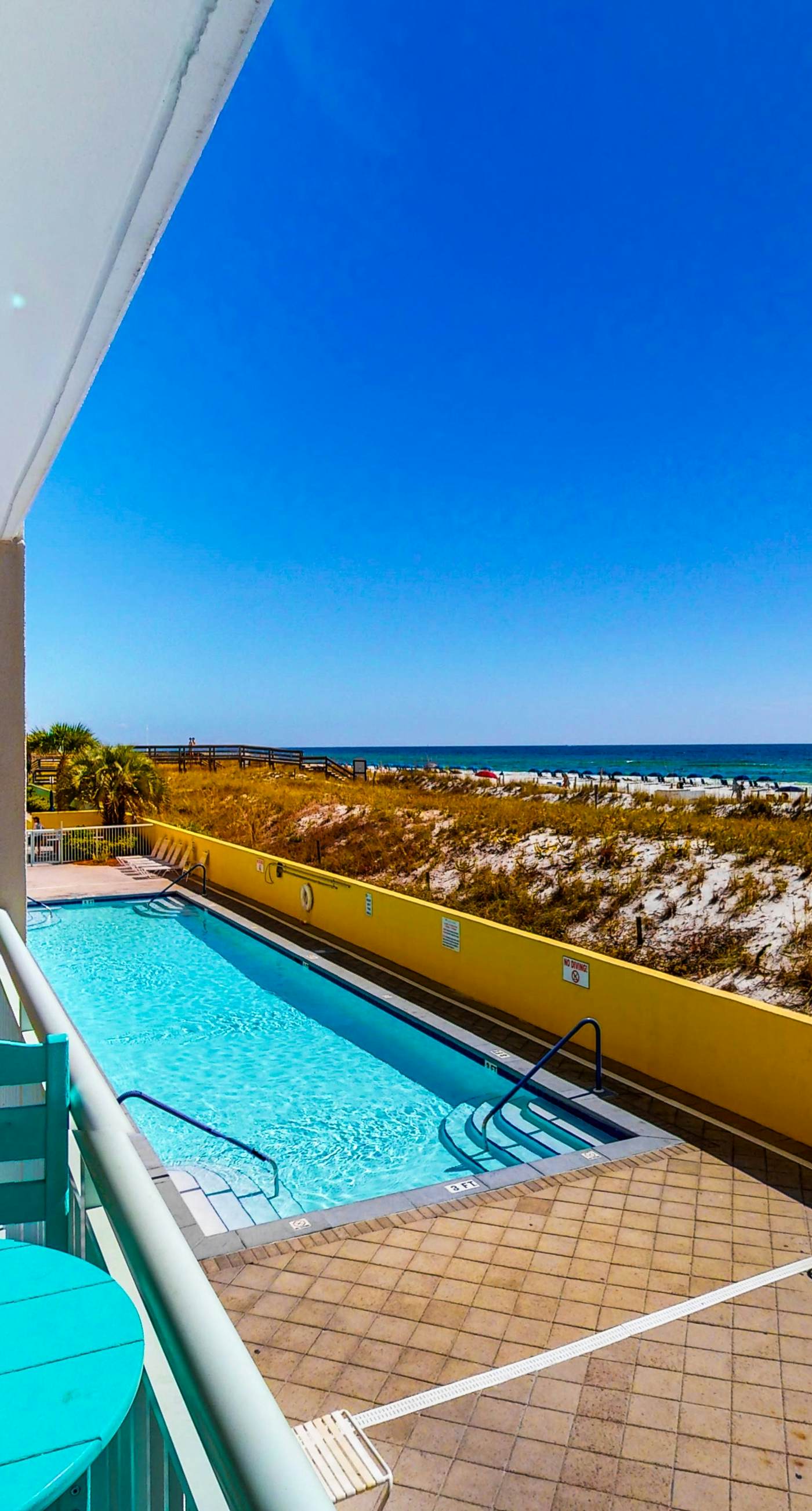 Pelican Isle 118-Beachfront Condo, gorgeous views, shared pool and beach access