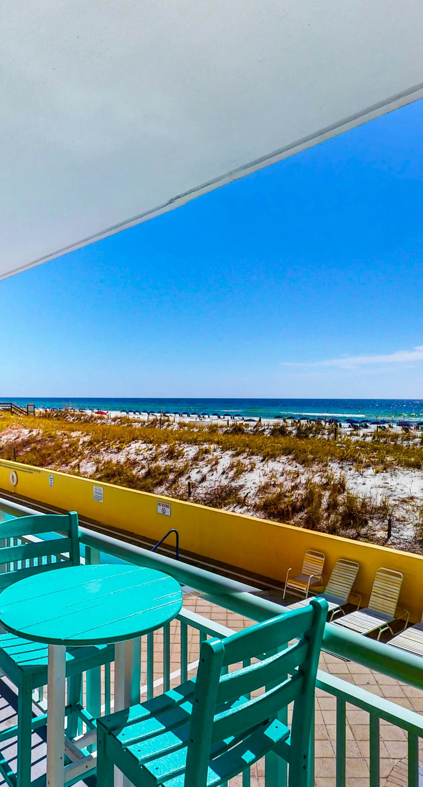 Pelican Isle 118-Beachfront Condo, gorgeous views, shared pool and beach access