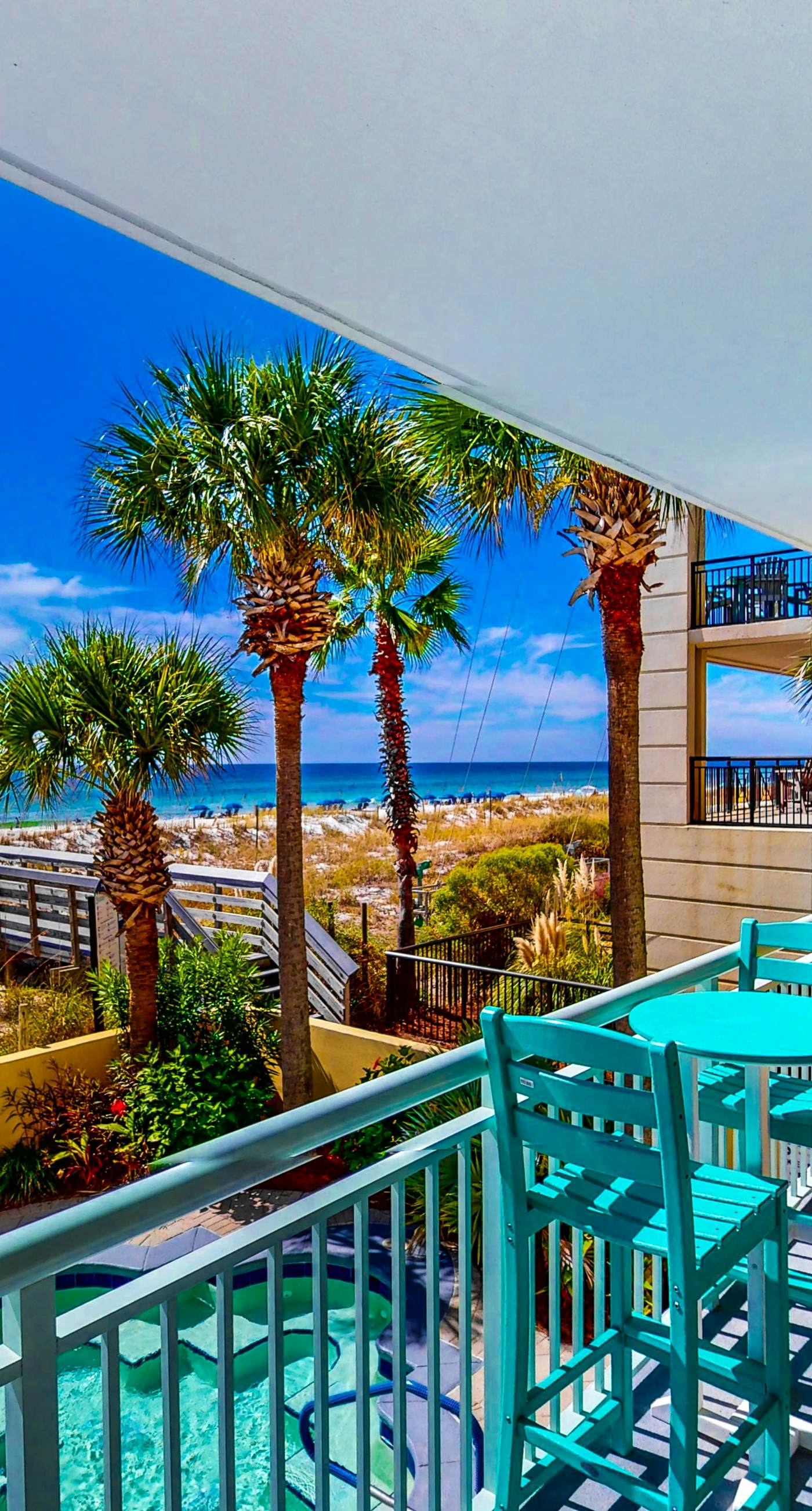 Pelican Isle 118-Beachfront Condo, gorgeous views, shared pool and beach access