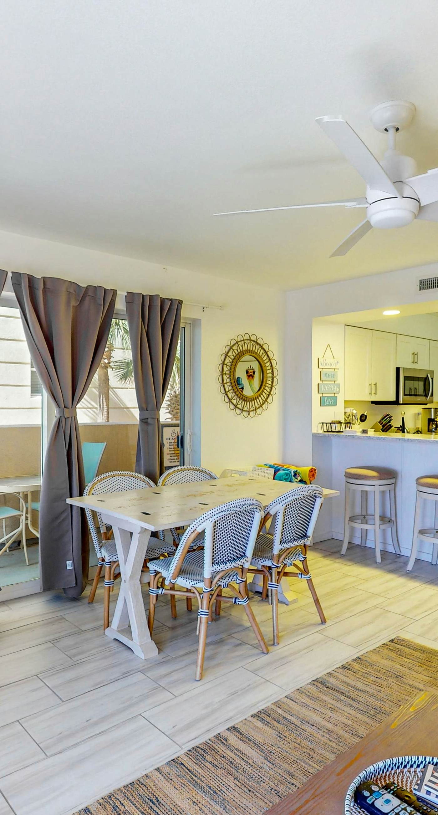 Pelican Isle 118-Beachfront Condo, gorgeous views, shared pool and beach access