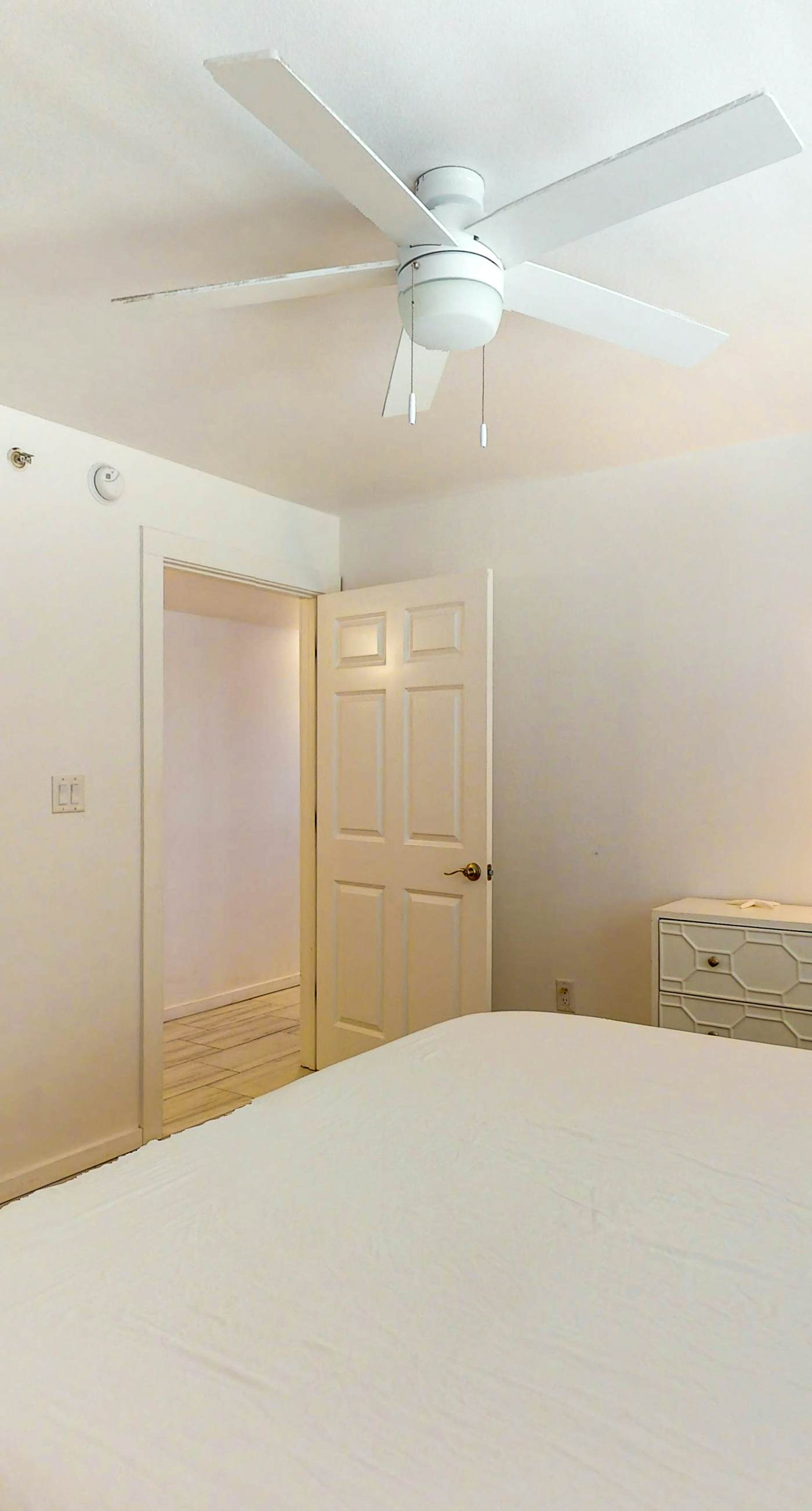 Pelican Isle 118-Beachfront Condo, gorgeous views, shared pool and beach access