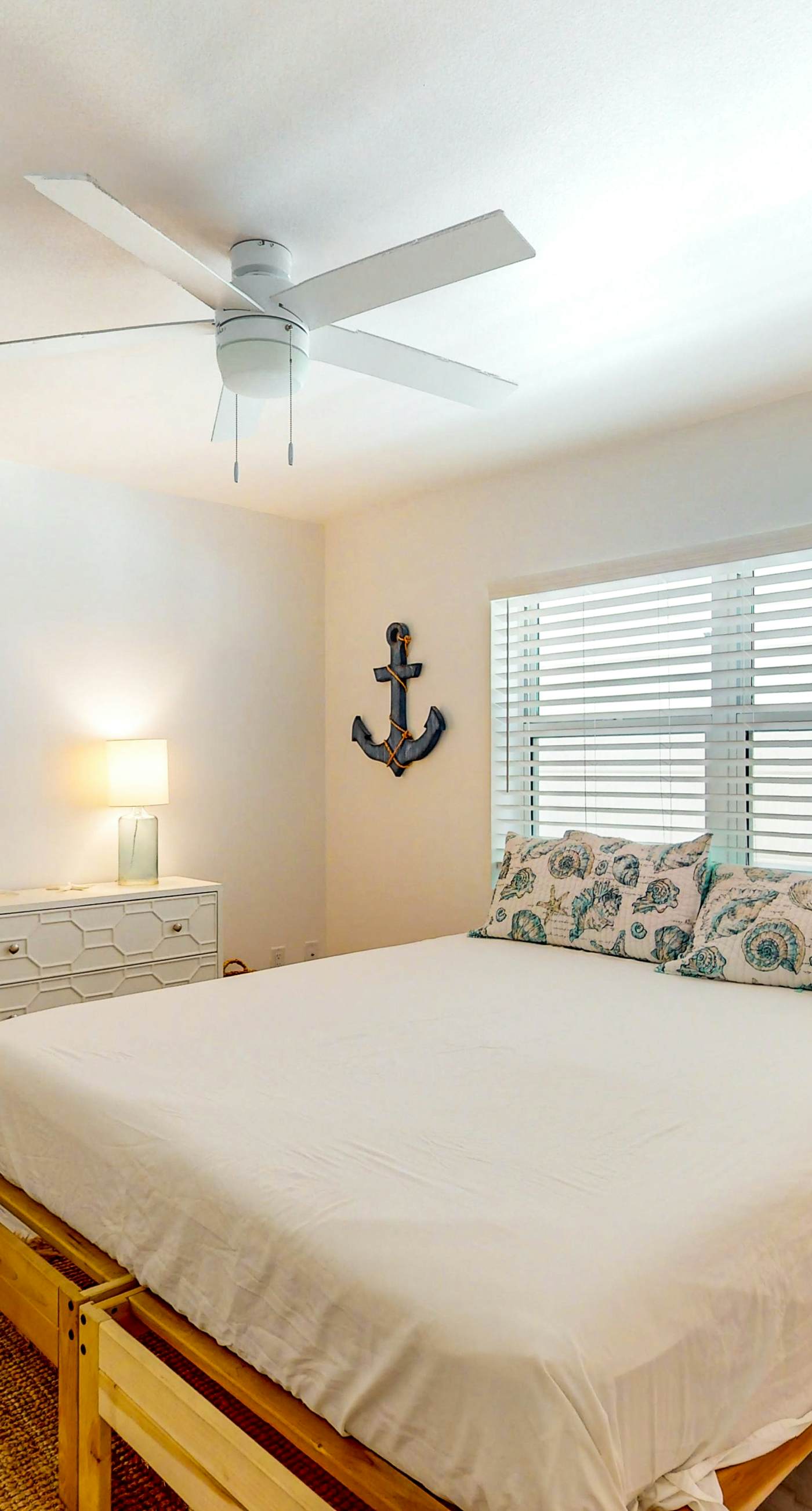 Pelican Isle 118-Beachfront Condo, gorgeous views, shared pool and beach access