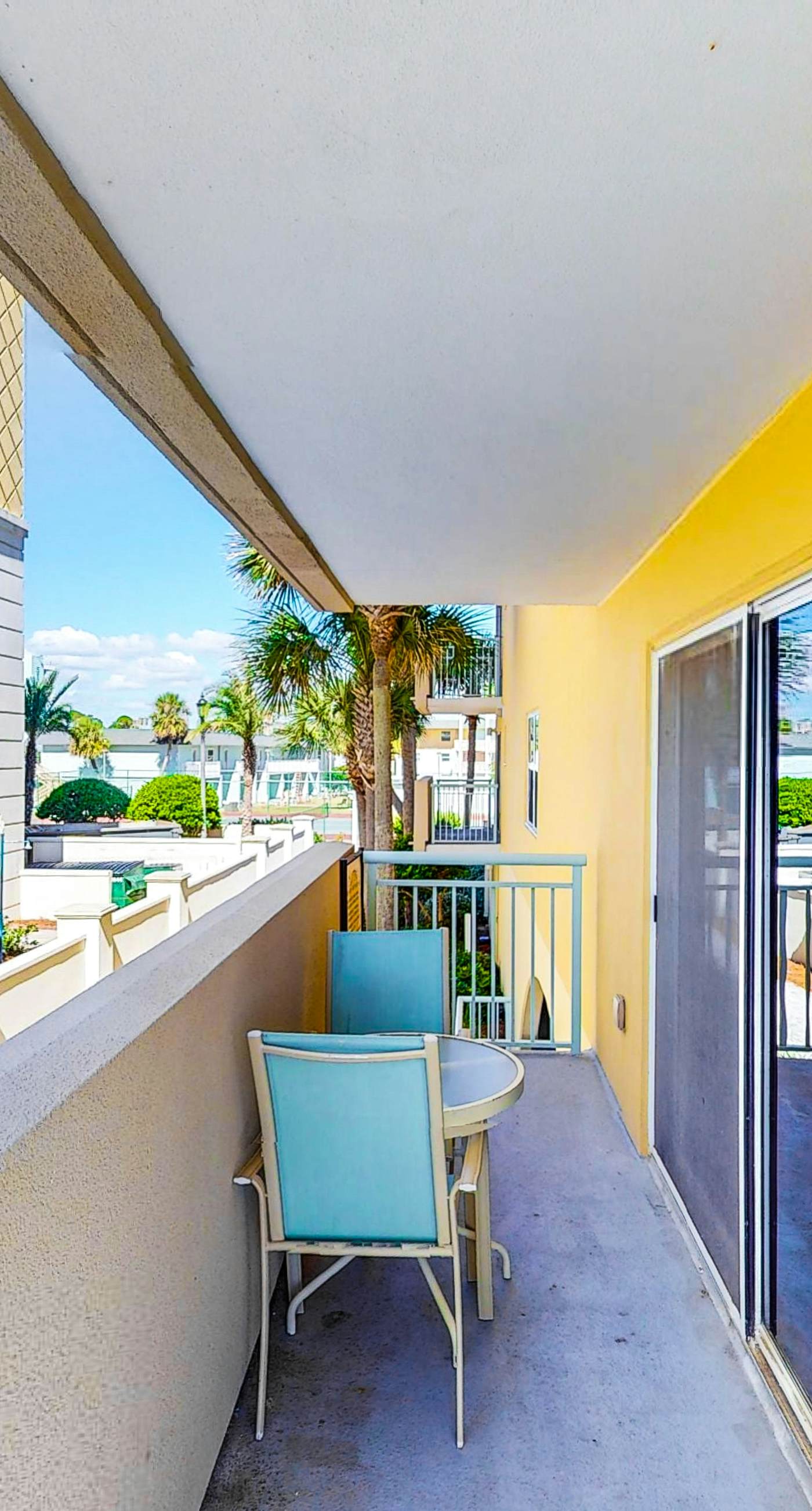 Pelican Isle 118-Beachfront Condo, gorgeous views, shared pool and beach access