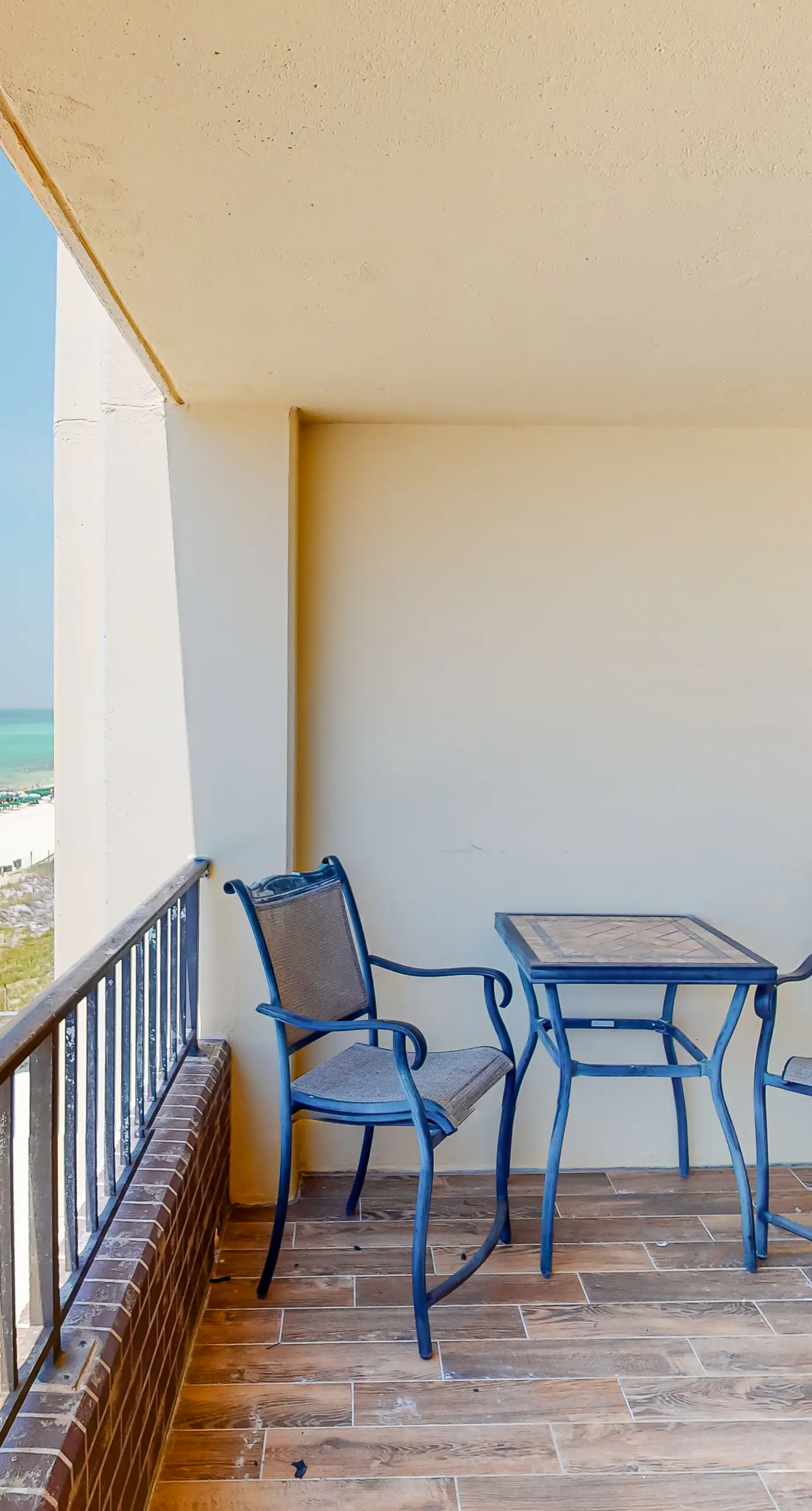 Surf Dweller 710- Seventh floor Gulf-front suite with amazing views, washer/dryer, AC & pool