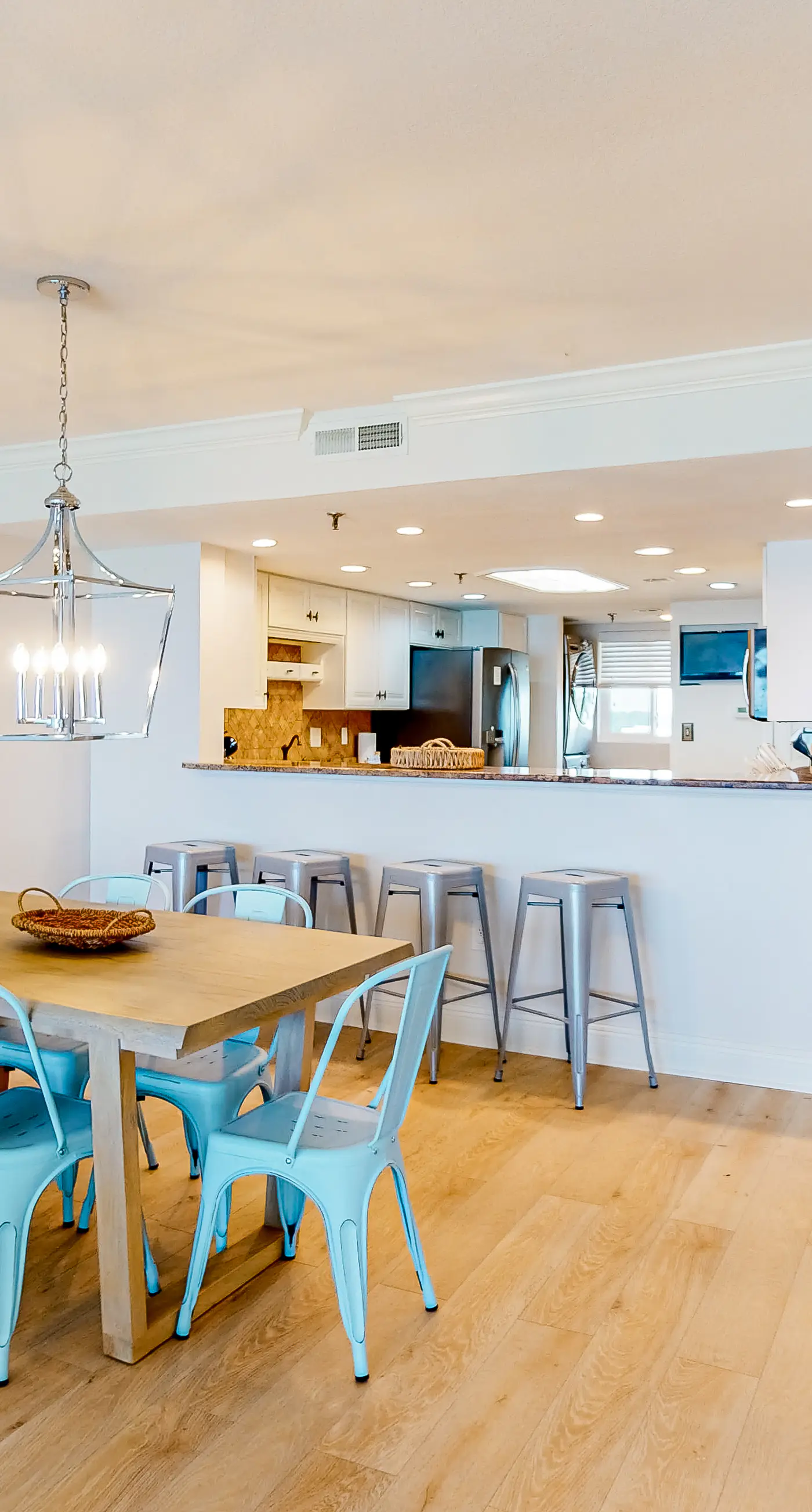 Surf Dweller 710- Seventh floor Gulf-front suite with amazing views, washer/dryer, AC & pool